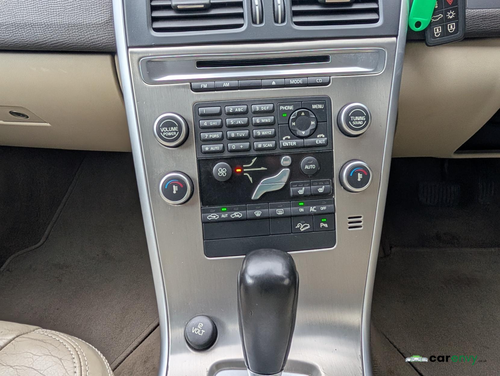 Volvo XC60 2.4 D5 SE Lux SUV 5dr Diesel Geartronic AWD Euro 4 (205 ps)