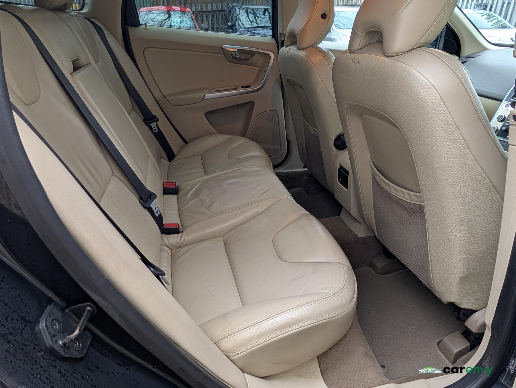 Volvo XC60 2.4 D5 SE Lux SUV 5dr Diesel Geartronic AWD Euro 4 (205 ps)