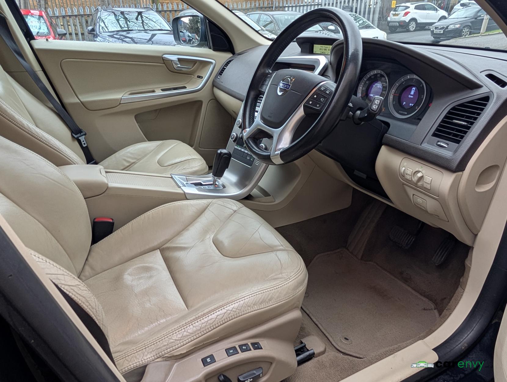 Volvo XC60 2.4 D5 SE Lux SUV 5dr Diesel Geartronic AWD Euro 4 (205 ps)