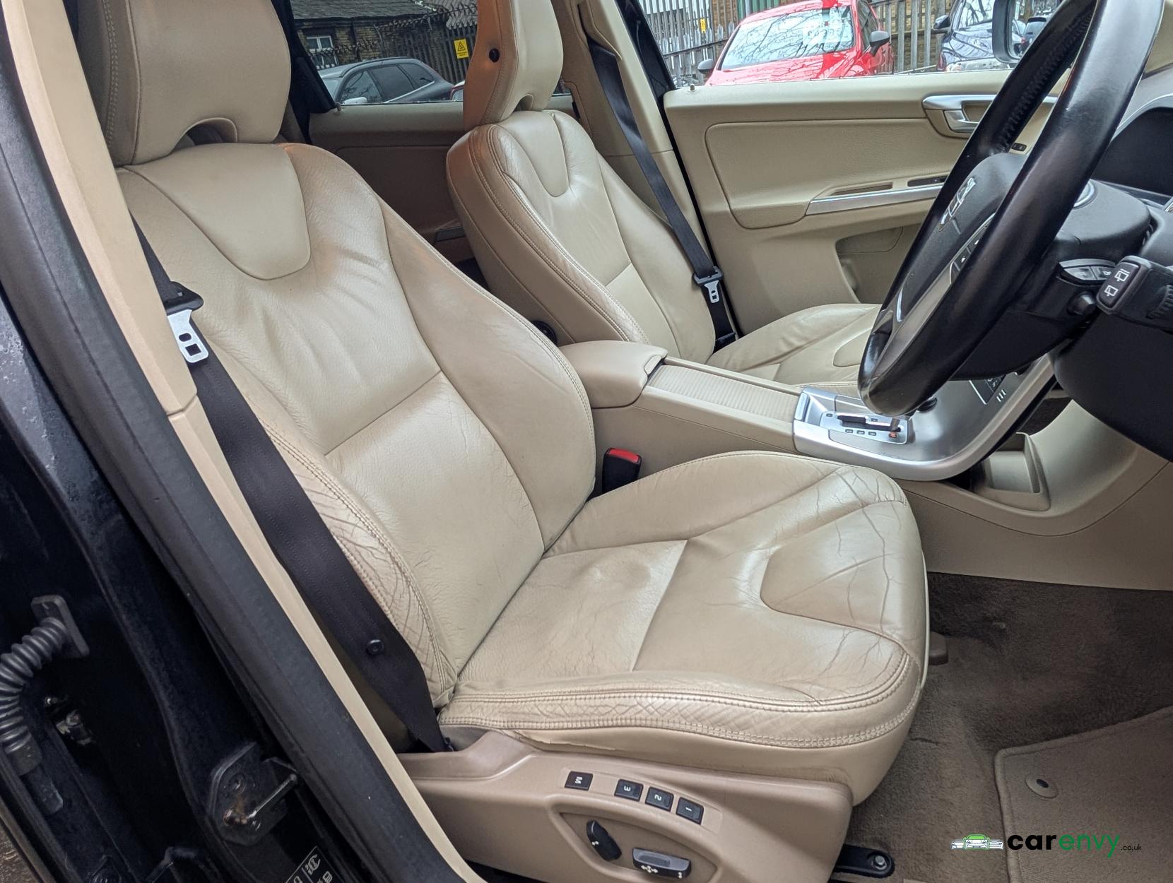 Volvo XC60 2.4 D5 SE Lux SUV 5dr Diesel Geartronic AWD Euro 4 (205 ps)