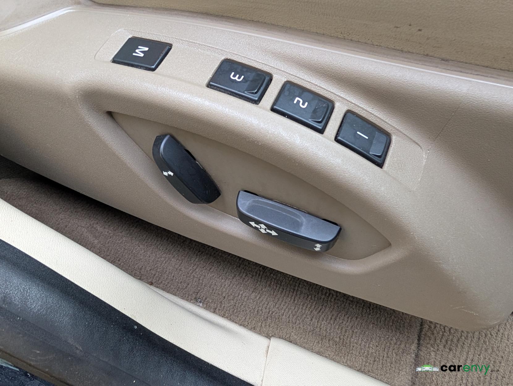 Volvo XC60 2.4 D5 SE Lux SUV 5dr Diesel Geartronic AWD Euro 4 (205 ps)