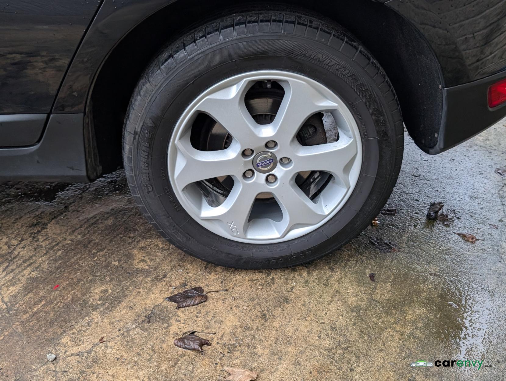 Volvo XC60 2.4 D5 SE Lux SUV 5dr Diesel Geartronic AWD Euro 4 (205 ps)