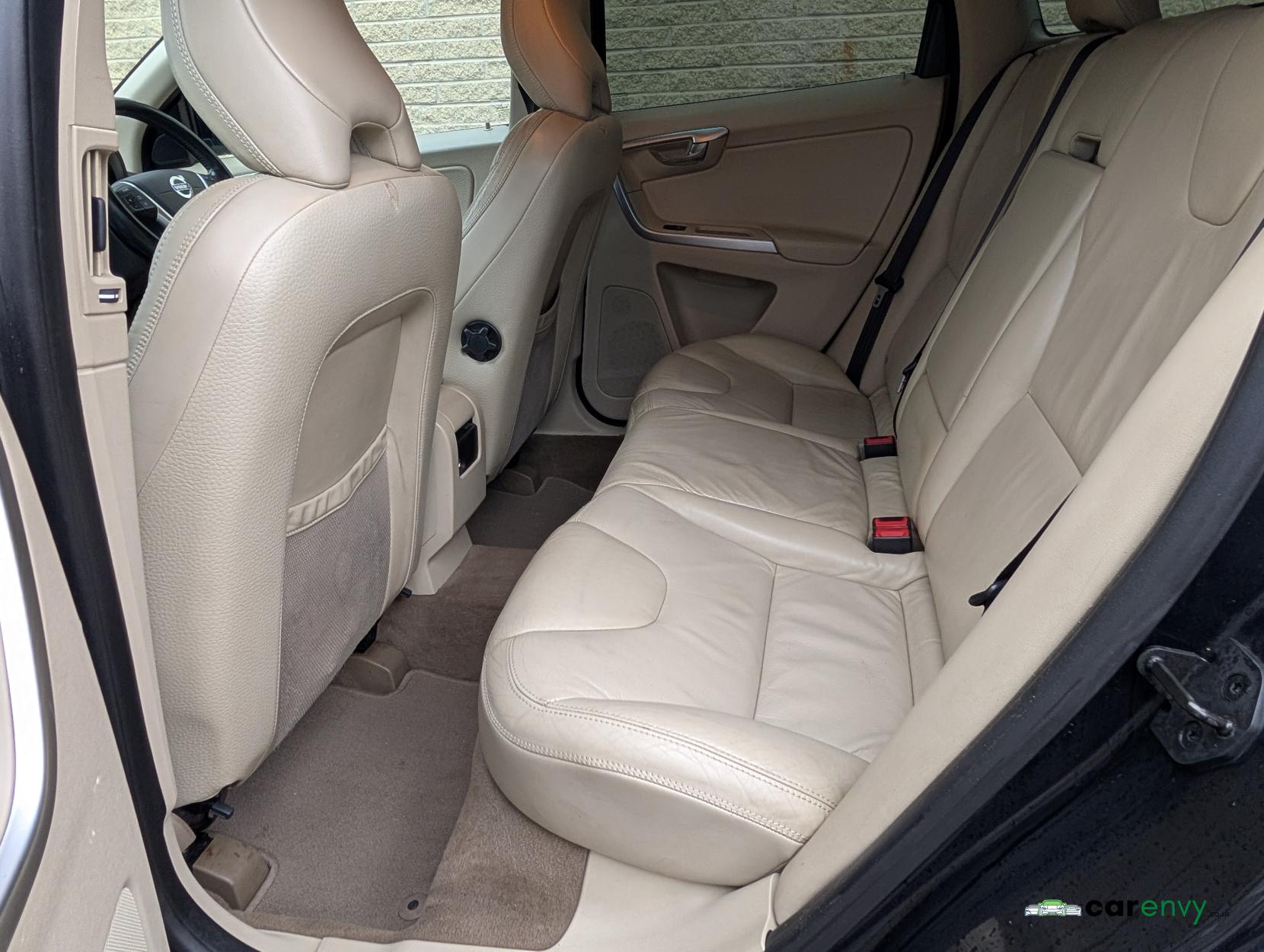 Volvo XC60 2.4 D5 SE Lux SUV 5dr Diesel Geartronic AWD Euro 4 (205 ps)