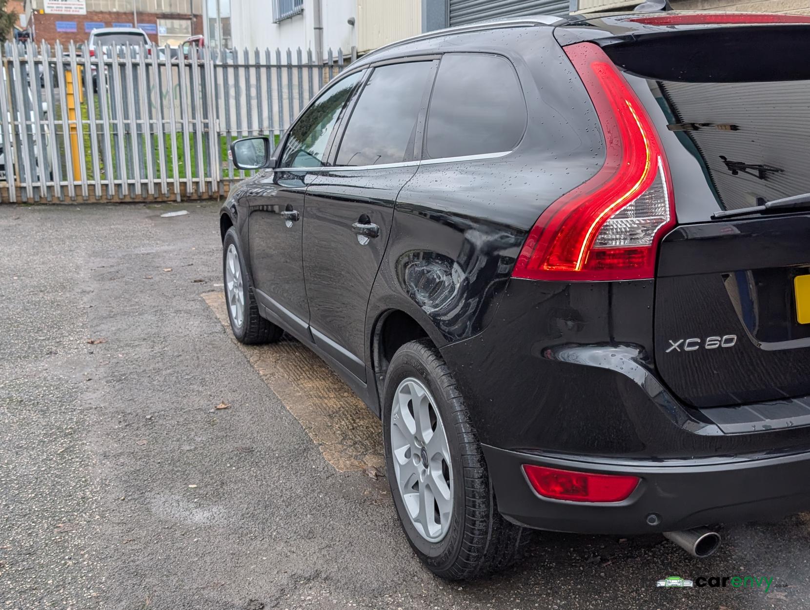 Volvo XC60 2.4 D5 SE Lux SUV 5dr Diesel Geartronic AWD Euro 4 (205 ps)