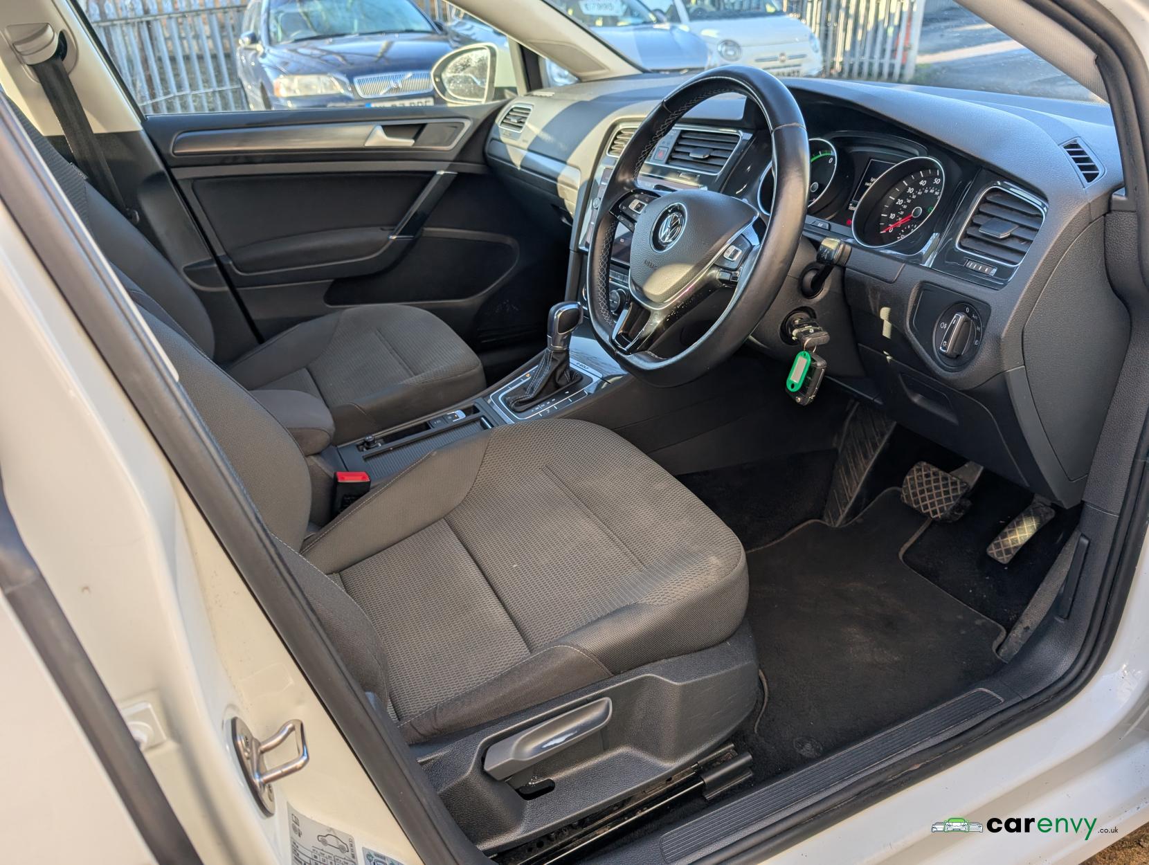 Volkswagen e-Golf 35.8kWh e-Golf Hatchback 5dr Electric Auto (136 ps)