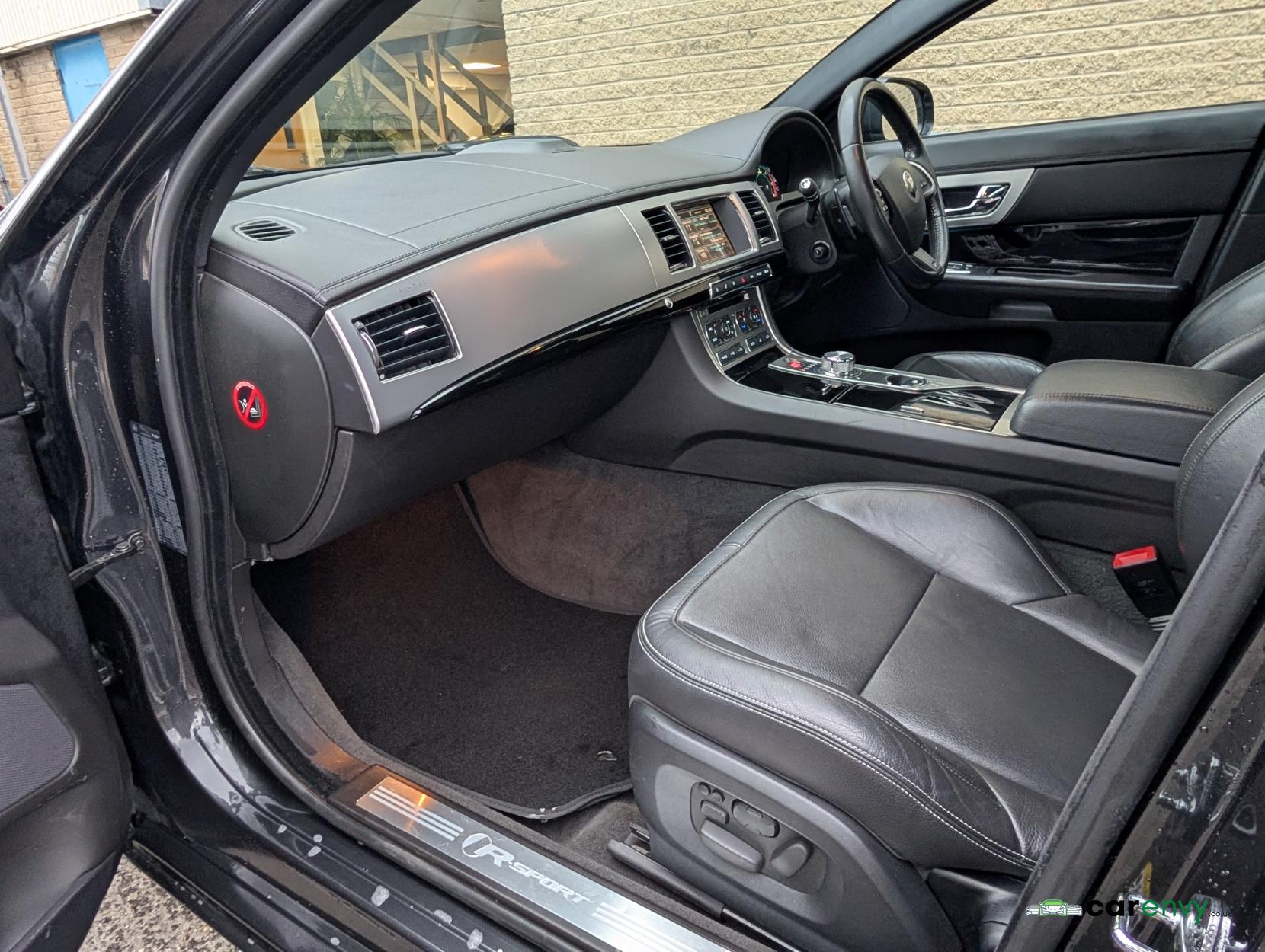 Jaguar XF 2.2d R-Sport Black Saloon 4dr Diesel Auto Euro 5 (s/s) (200 ps)