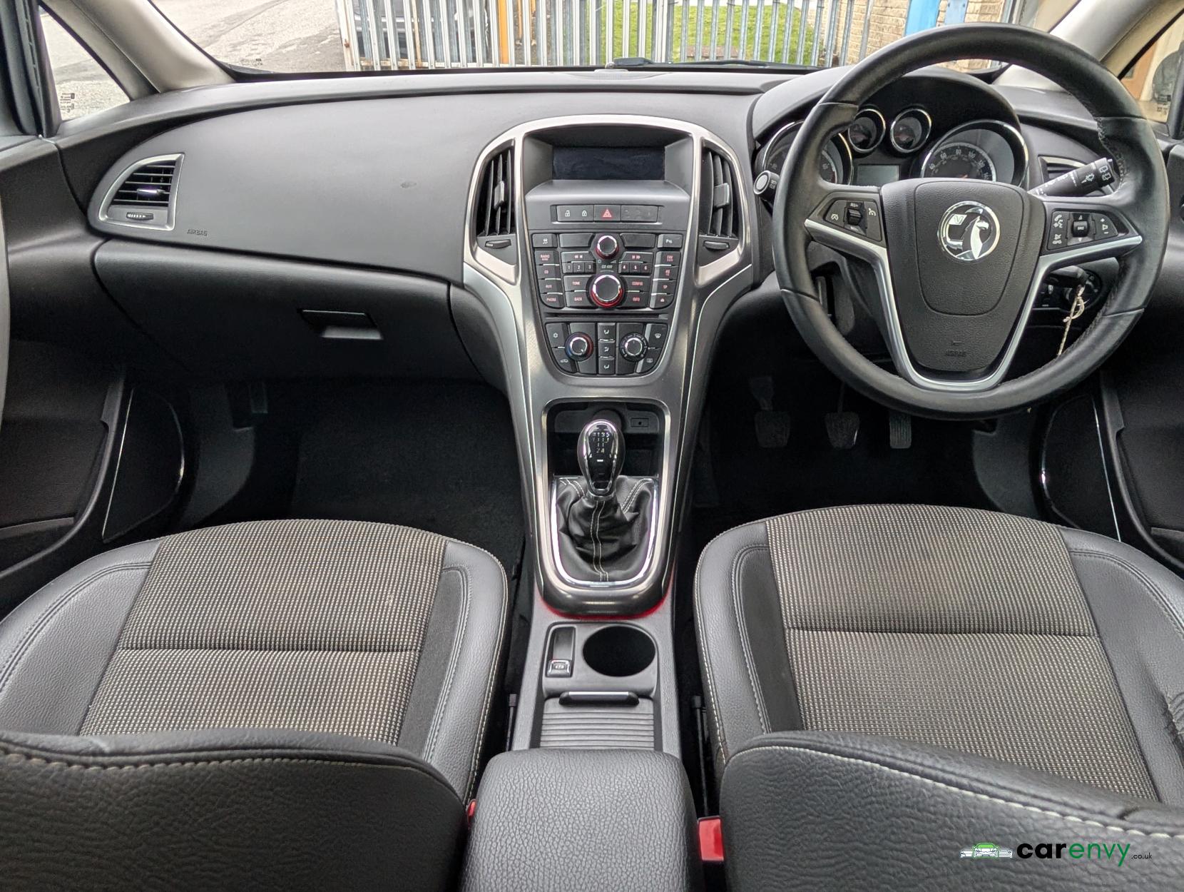 Vauxhall Astra 1.6 16v SE Hatchback 5dr Petrol Manual Euro 5 (115 ps)