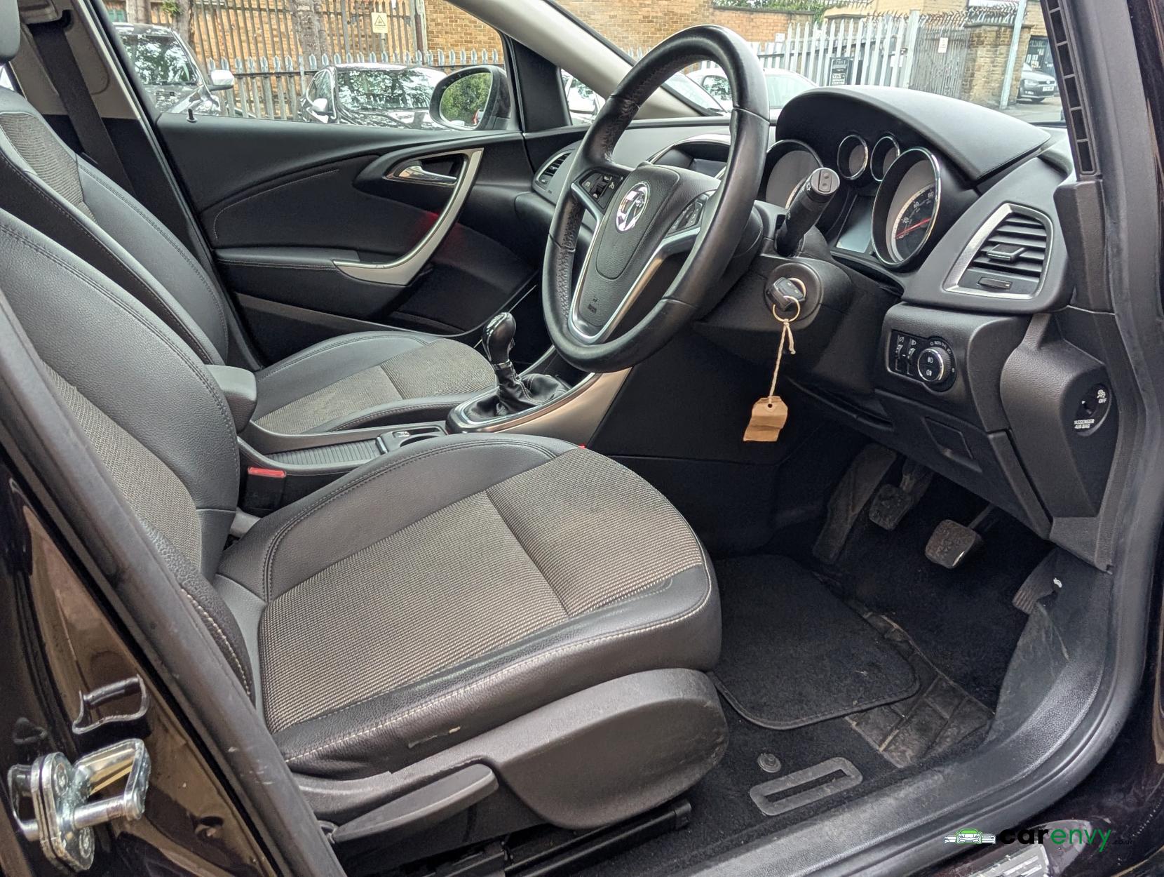 Vauxhall Astra 1.6 16v SE Hatchback 5dr Petrol Manual Euro 5 (115 ps)