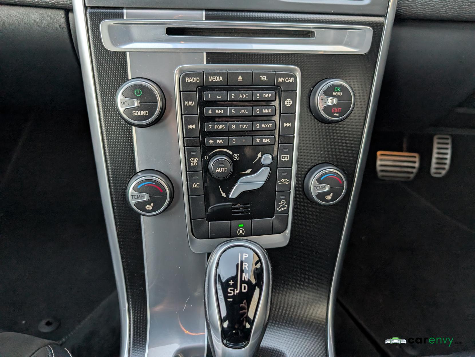 Volvo XC60 2.4 D5 R-Design Nav SUV 5dr Diesel Auto AWD Euro 6 (s/s) (220 ps)