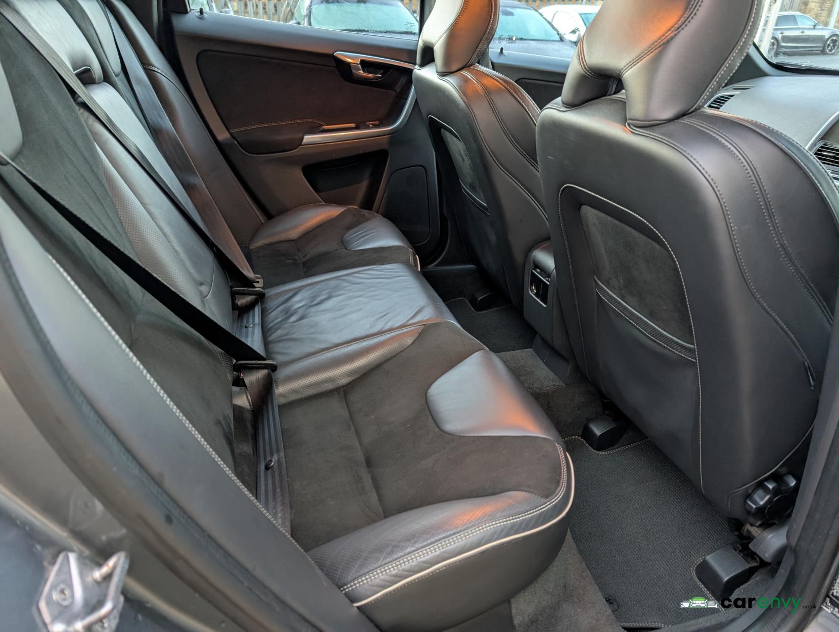 Volvo XC60 2.4 D5 R-Design Nav SUV 5dr Diesel Auto AWD Euro 6 (s/s) (220 ps)