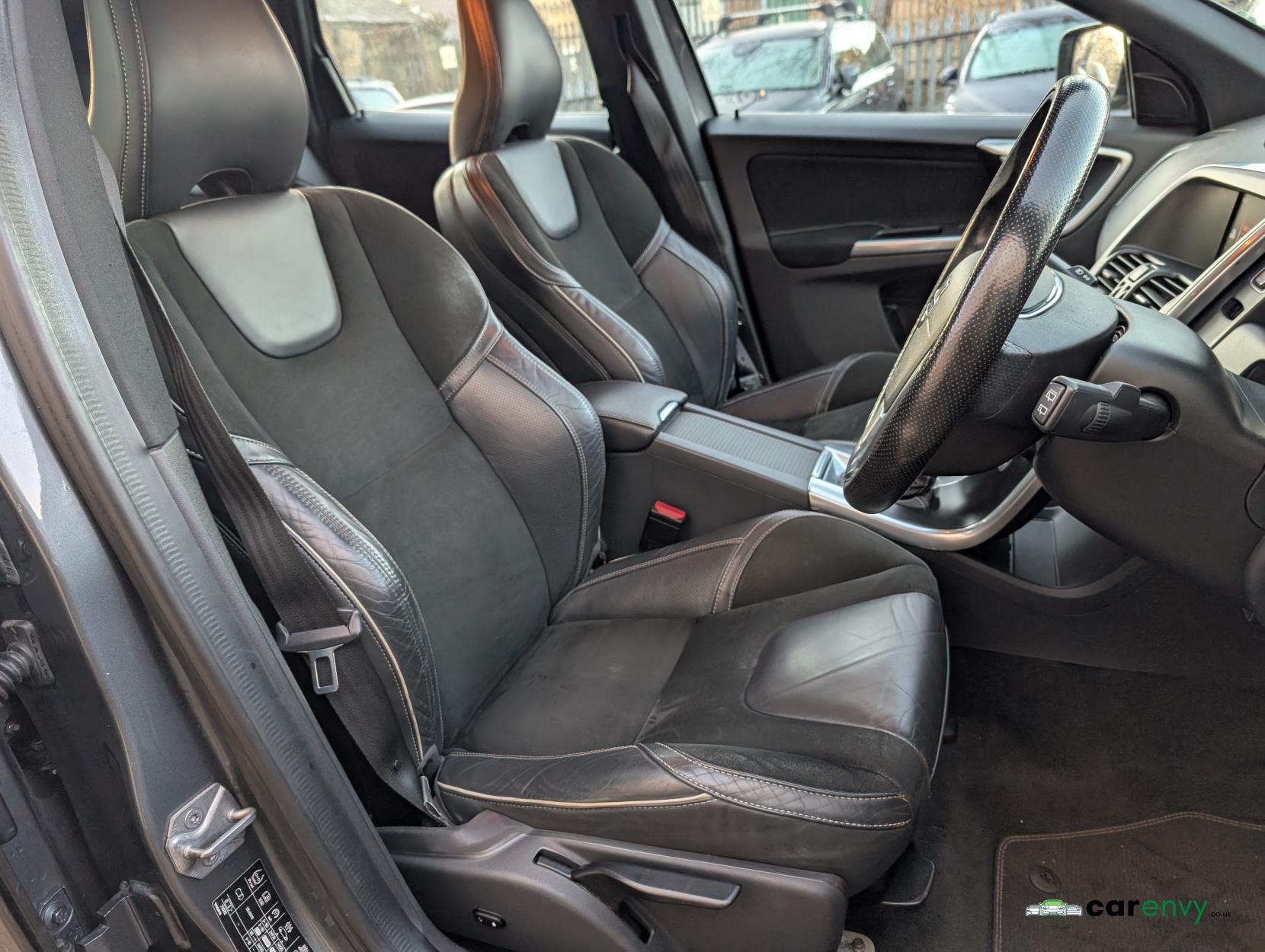 Volvo XC60 2.4 D5 R-Design Nav SUV 5dr Diesel Auto AWD Euro 6 (s/s) (220 ps)