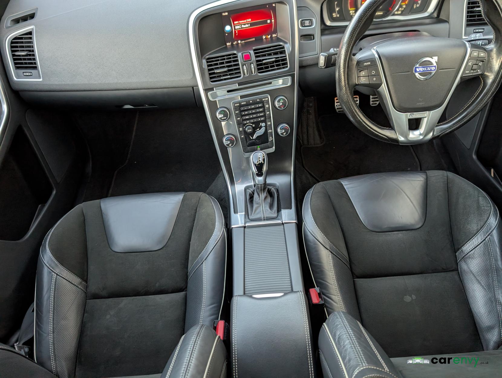 Volvo XC60 2.4 D5 R-Design Nav SUV 5dr Diesel Auto AWD Euro 6 (s/s) (220 ps)