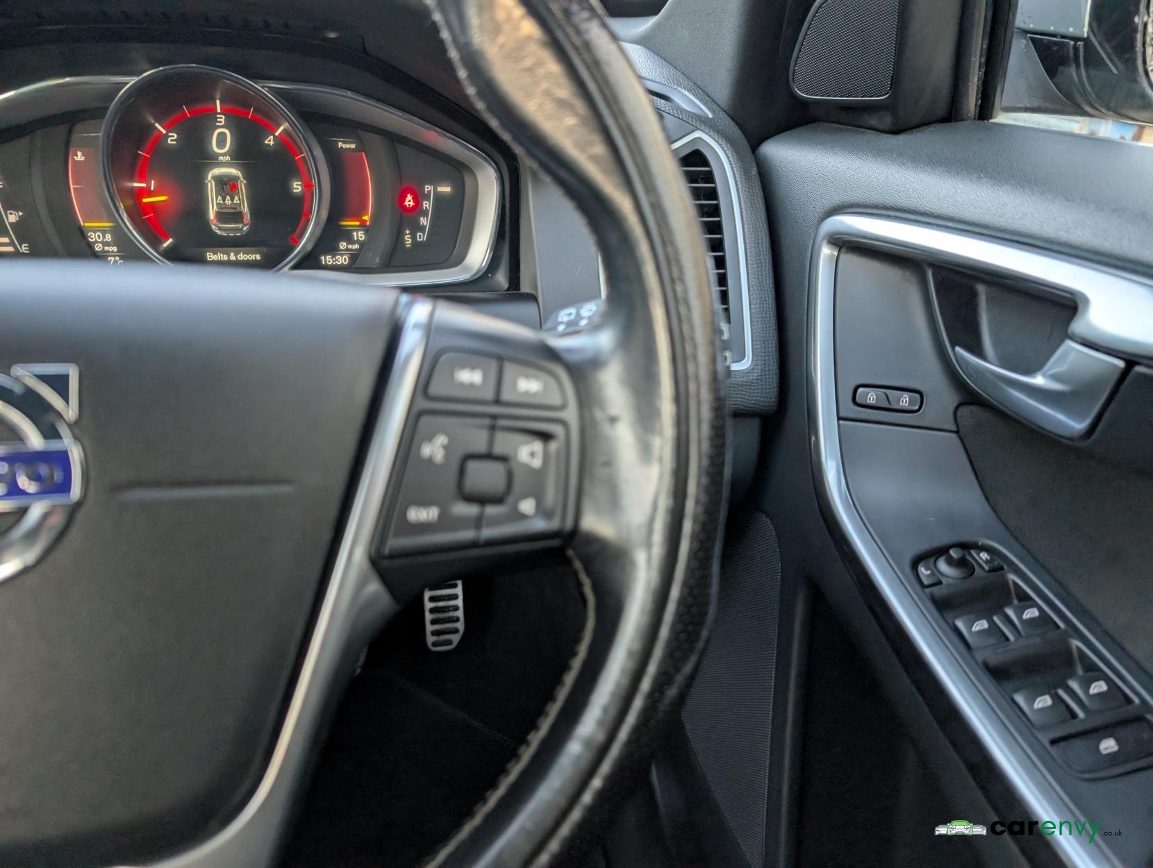 Volvo XC60 2.4 D5 R-Design Nav SUV 5dr Diesel Auto AWD Euro 6 (s/s) (220 ps)