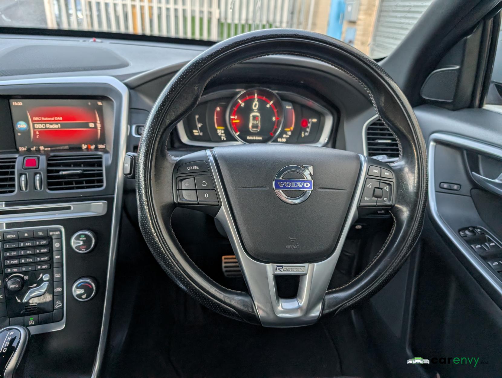 Volvo XC60 2.4 D5 R-Design Nav SUV 5dr Diesel Auto AWD Euro 6 (s/s) (220 ps)