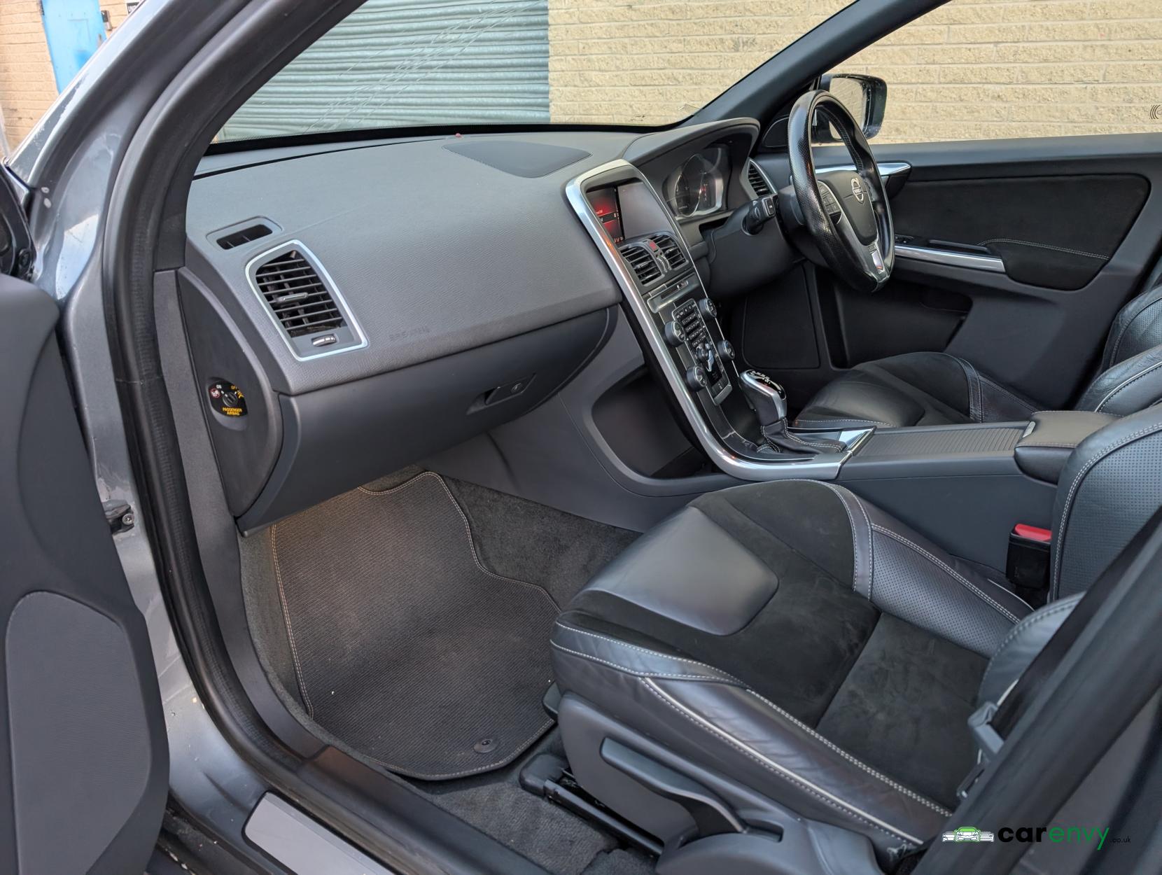 Volvo XC60 2.4 D5 R-Design Nav SUV 5dr Diesel Auto AWD Euro 6 (s/s) (220 ps)