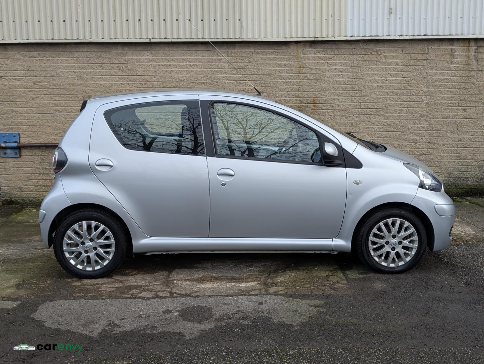 Toyota AYGO 1.0 VVT-i Platinum Hatchback 5dr Petrol Manual Euro 4 (67 bhp)