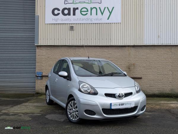 Toyota AYGO 1.0 VVT-i Platinum Hatchback 5dr Petrol Manual Euro 4 (67 bhp)