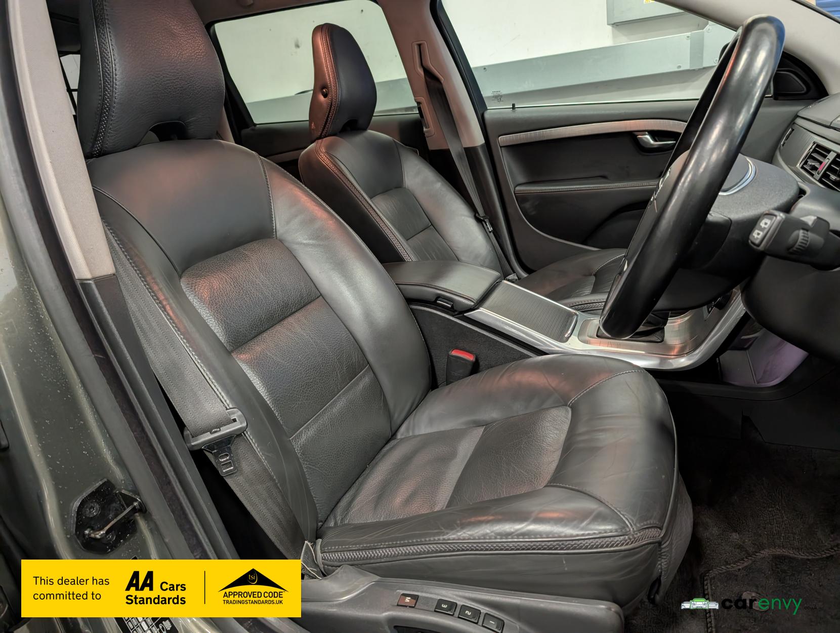 Volvo XC70 2.4 D5 SE Lux Estate 5dr Diesel Geartronic AWD Euro 5 (215 ps)