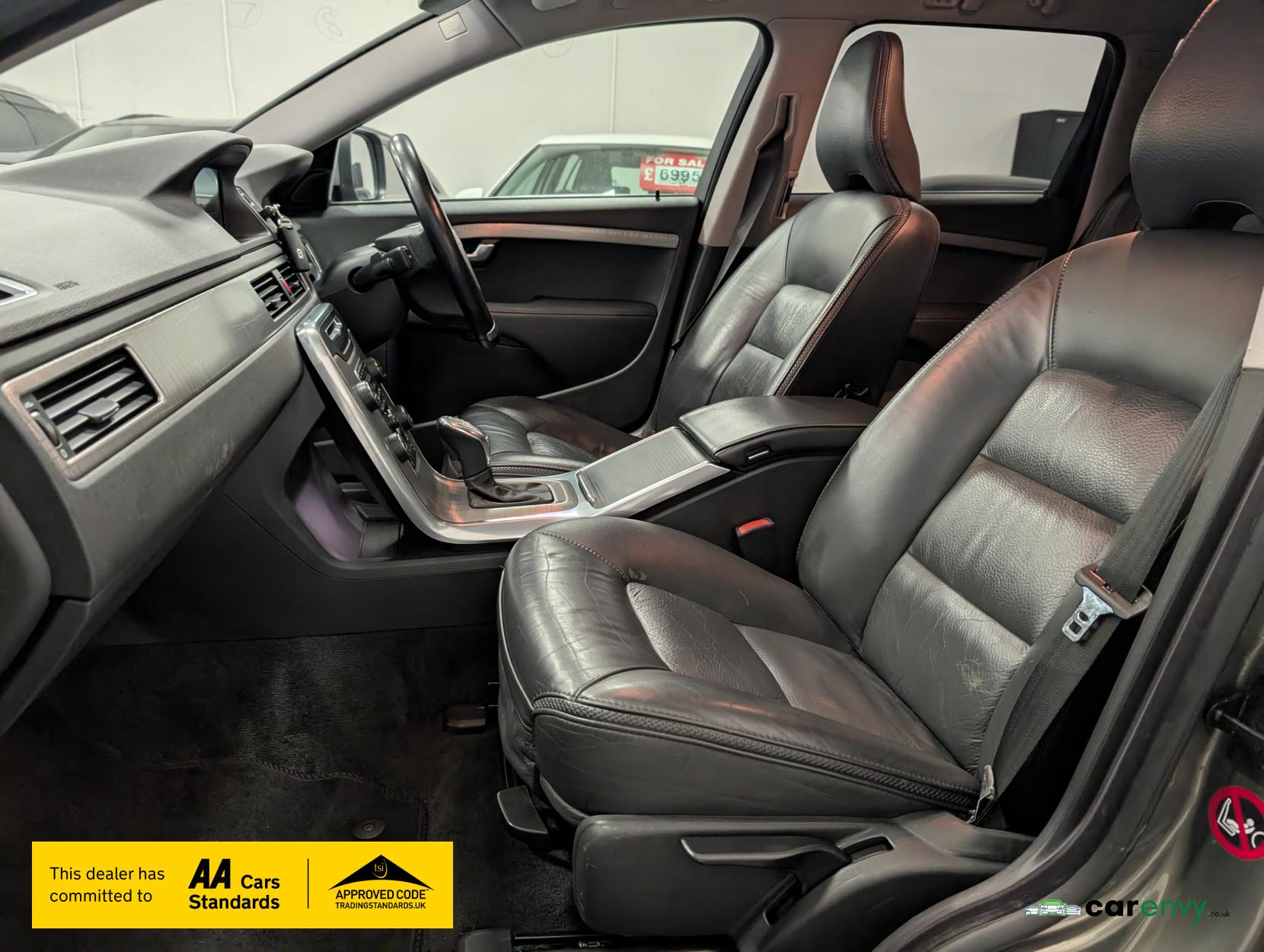 Volvo XC70 2.4 D5 SE Lux Estate 5dr Diesel Geartronic AWD Euro 5 (215 ps)