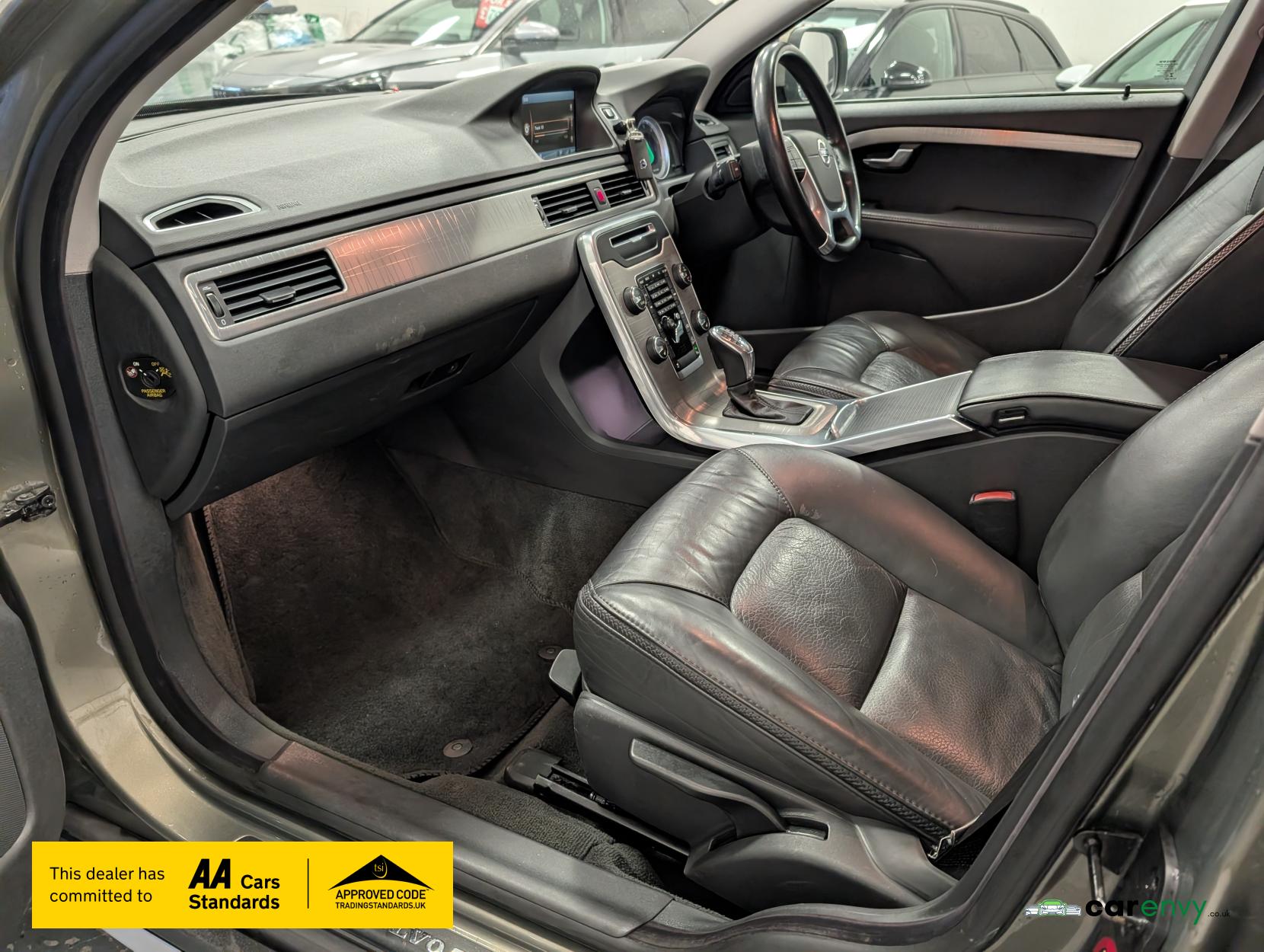 Volvo XC70 2.4 D5 SE Lux Estate 5dr Diesel Geartronic AWD Euro 5 (215 ps)