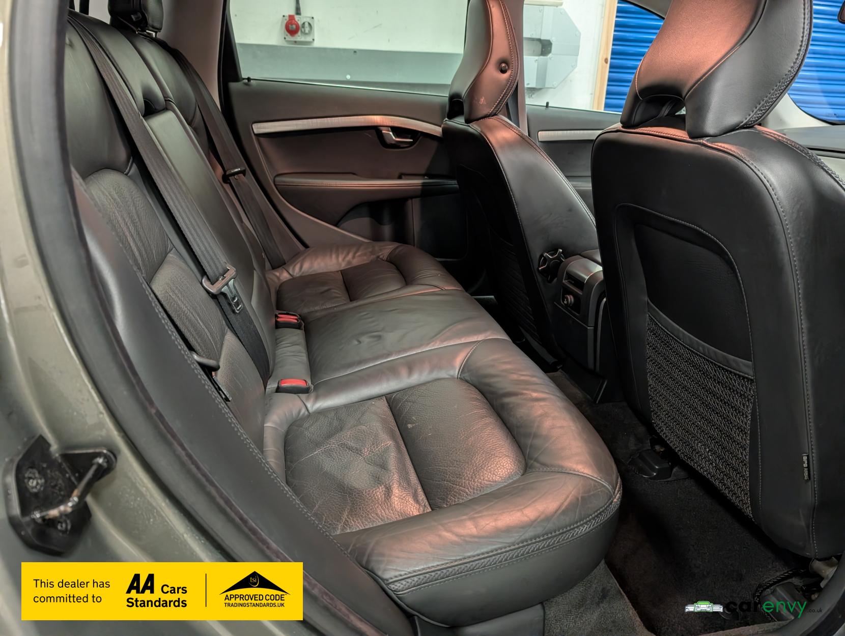 Volvo XC70 2.4 D5 SE Lux Estate 5dr Diesel Geartronic AWD Euro 5 (215 ps)