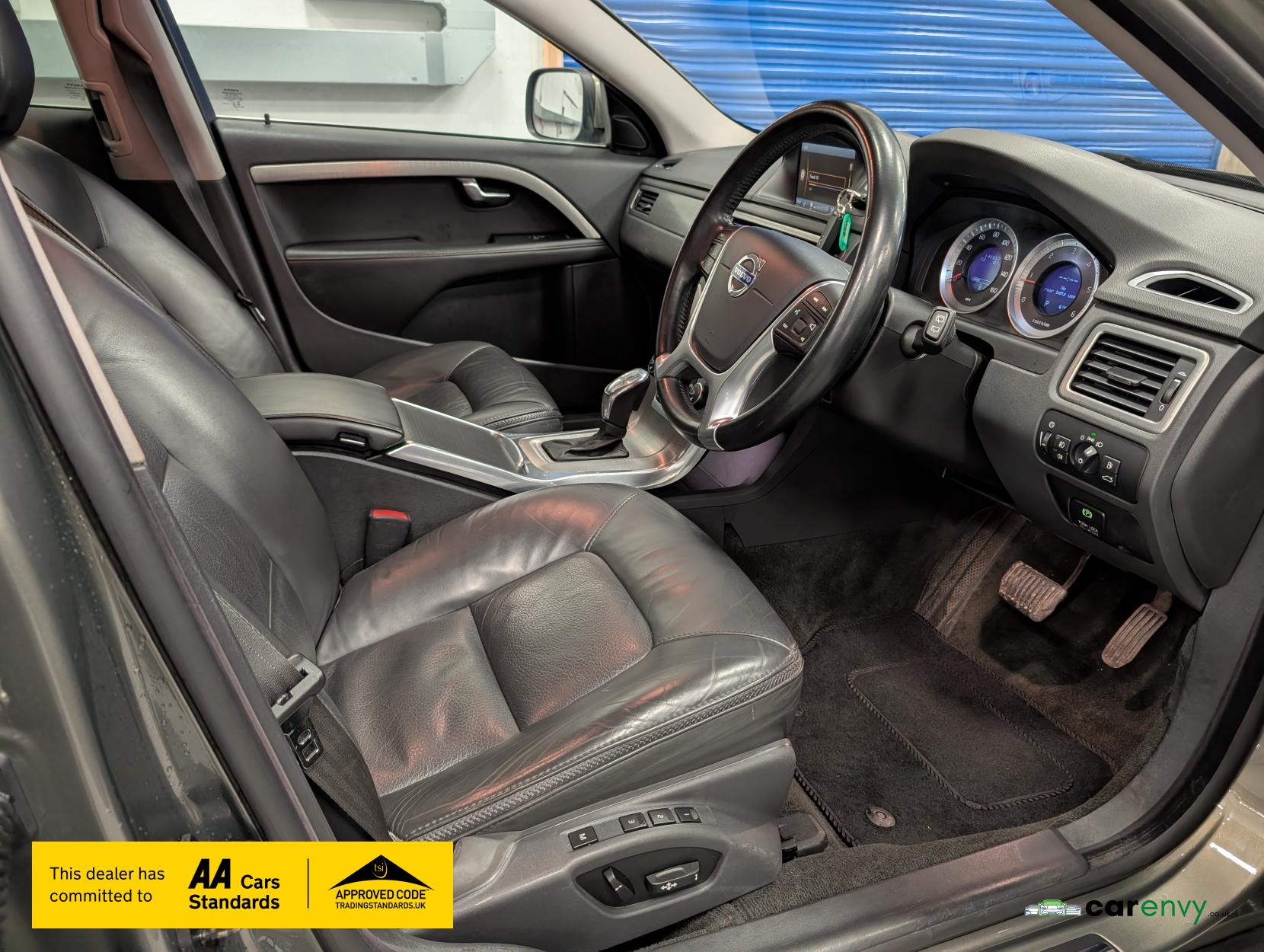 Volvo XC70 2.4 D5 SE Lux Estate 5dr Diesel Geartronic AWD Euro 5 (215 ps)