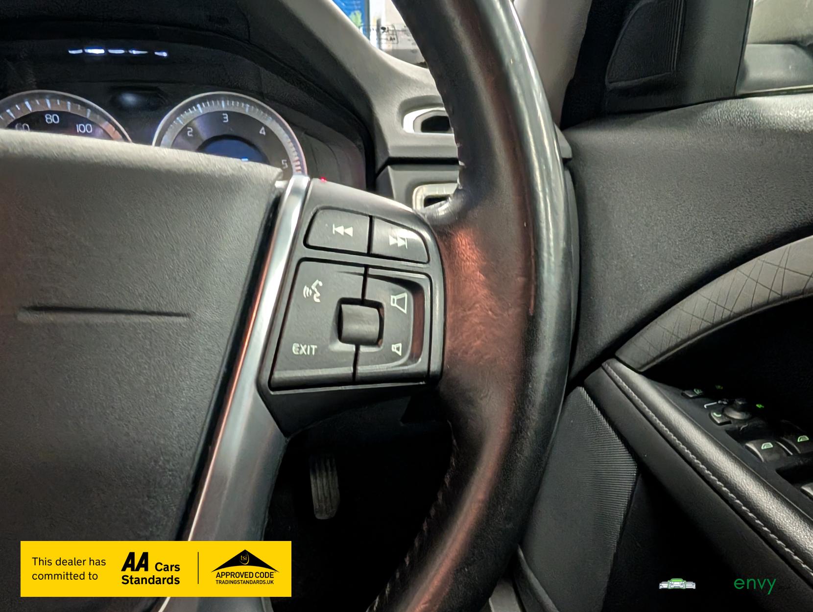 Volvo XC70 2.4 D5 SE Lux Estate 5dr Diesel Geartronic AWD Euro 5 (215 ps)