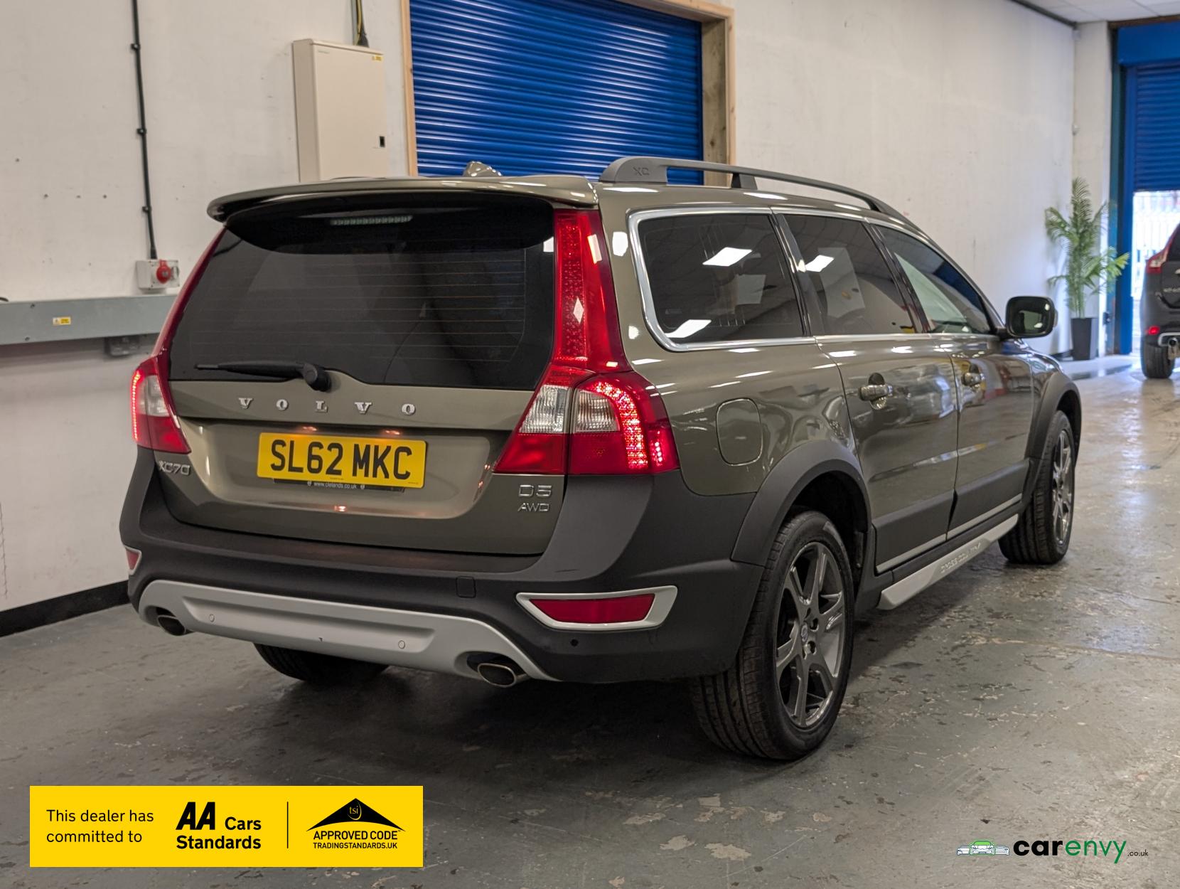 Volvo XC70 2.4 D5 SE Lux Estate 5dr Diesel Geartronic AWD Euro 5 (215 ps)
