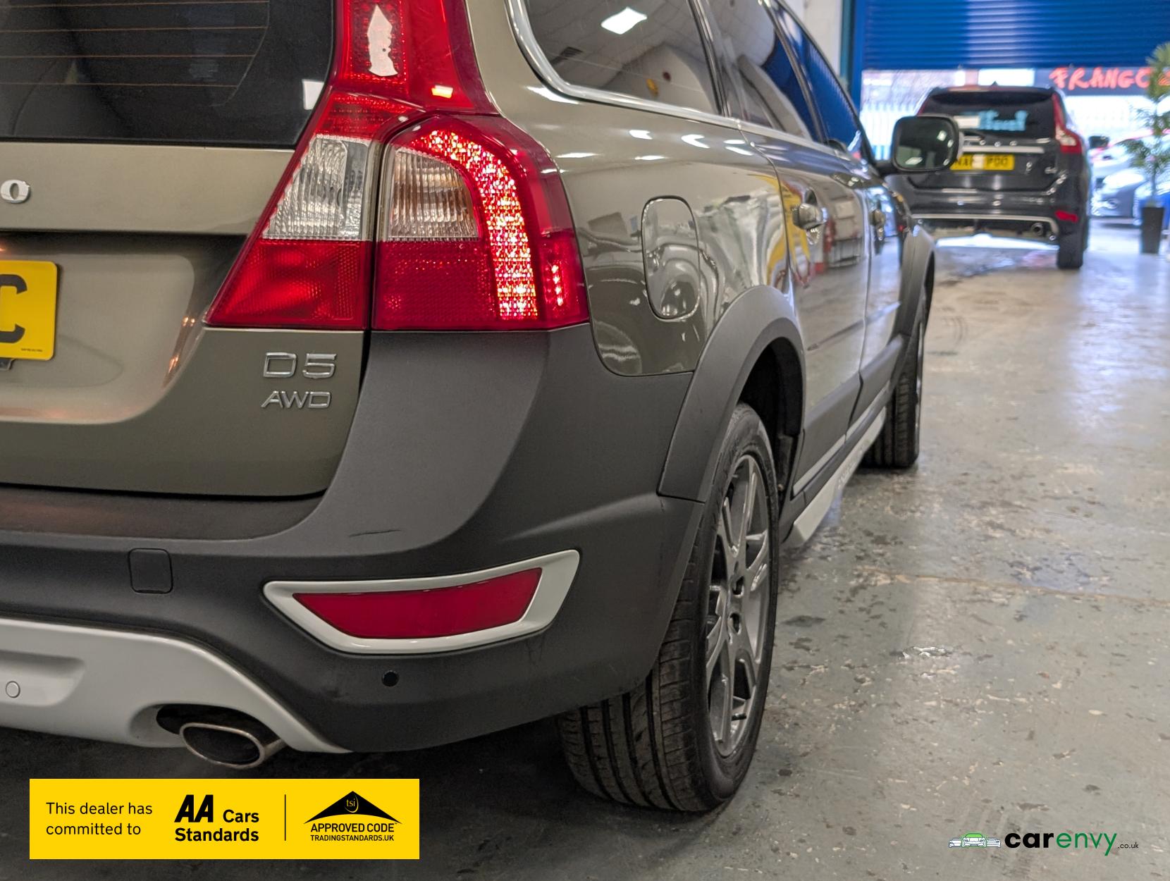 Volvo XC70 2.4 D5 SE Lux Estate 5dr Diesel Geartronic AWD Euro 5 (215 ps)