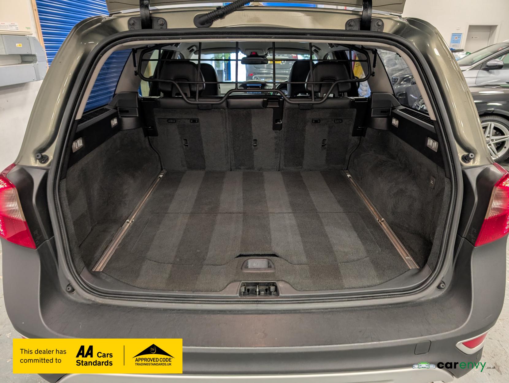 Volvo XC70 2.4 D5 SE Lux Estate 5dr Diesel Geartronic AWD Euro 5 (215 ps)