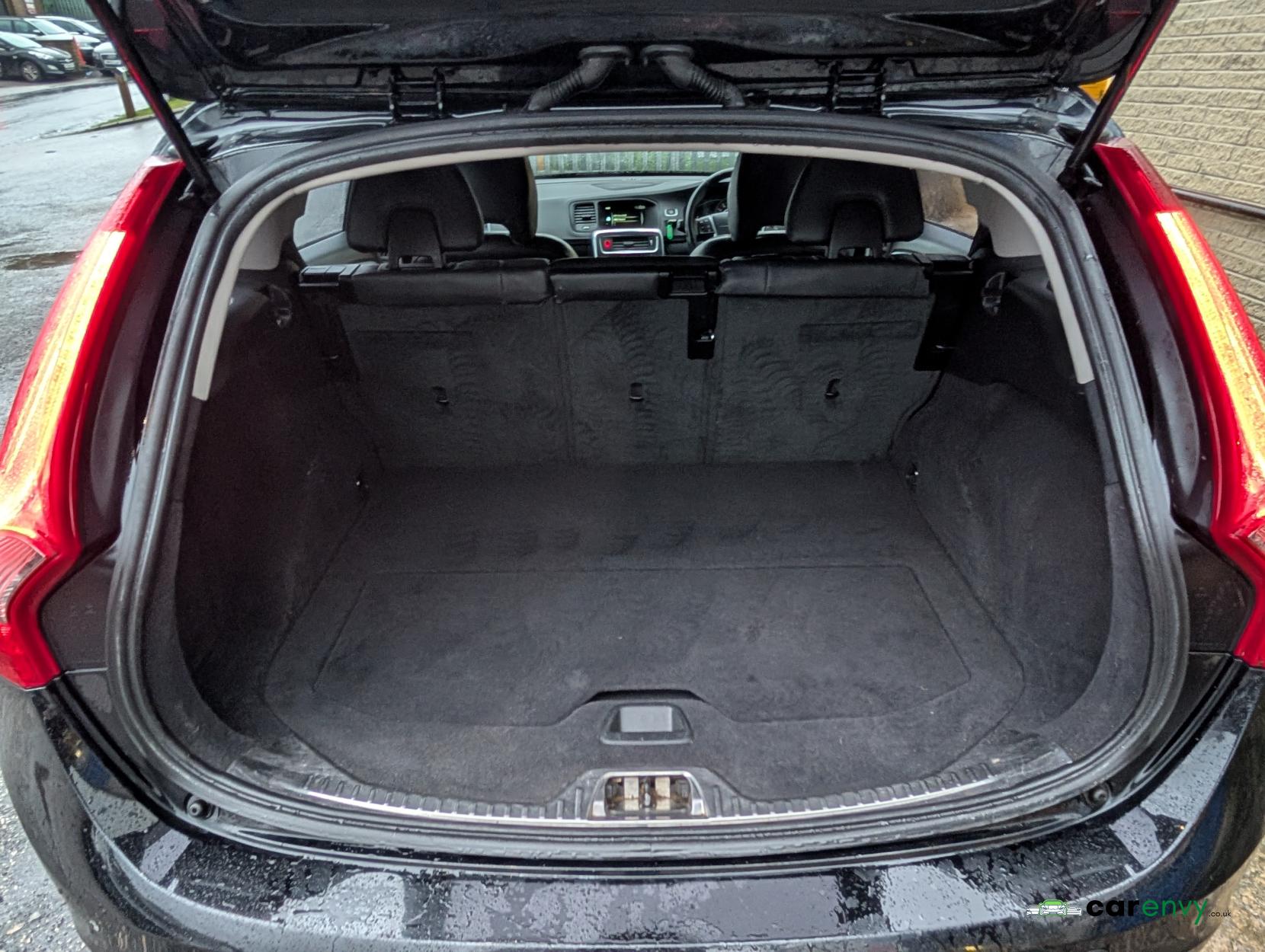 Volvo V60 Cross Country 2.4 D4 SE Nav Estate 5dr Diesel Auto AWD Euro 6 (s/s) (190 ps)