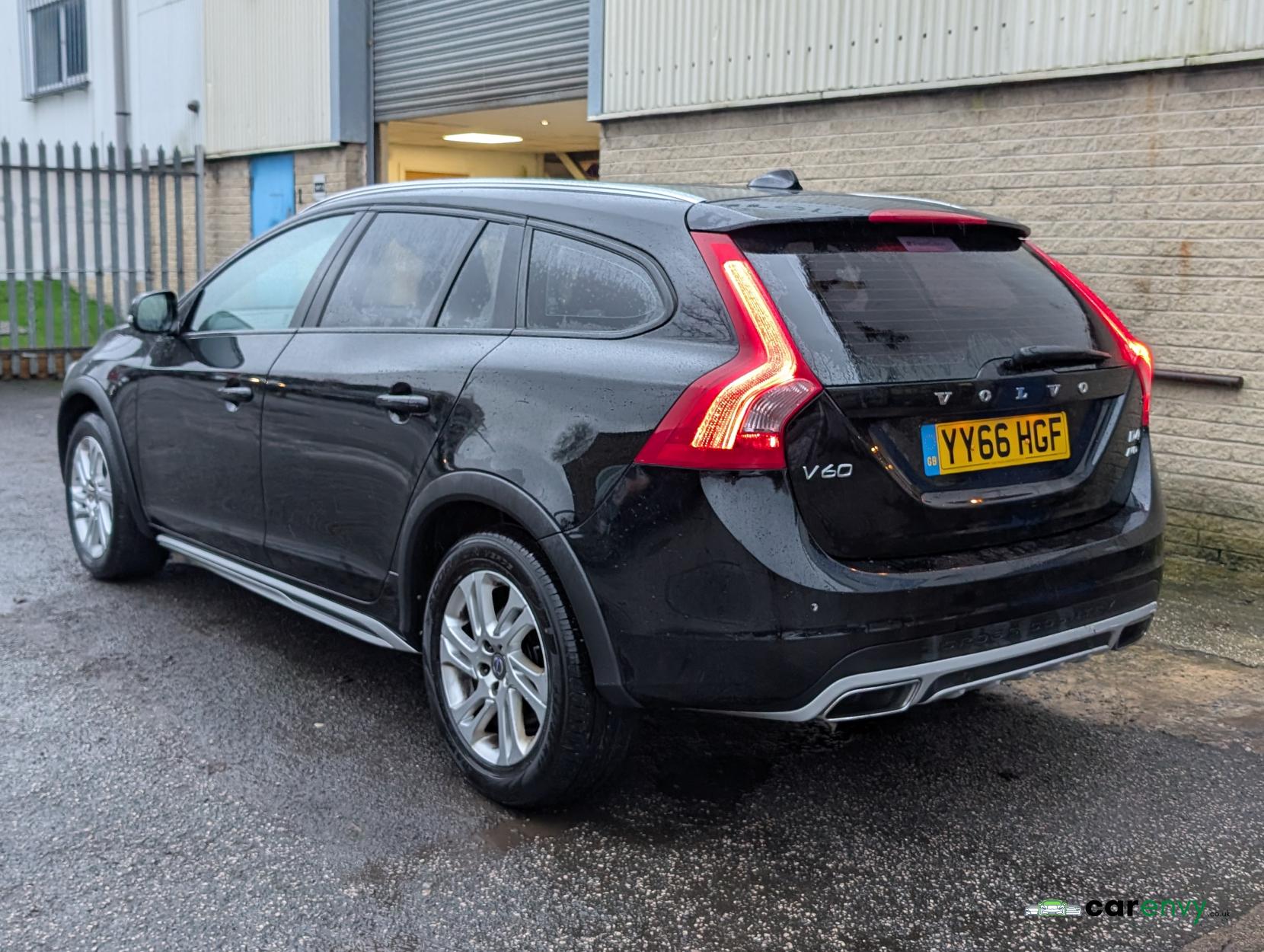 Volvo V60 Cross Country 2.4 D4 SE Nav Estate 5dr Diesel Auto AWD Euro 6 (s/s) (190 ps)