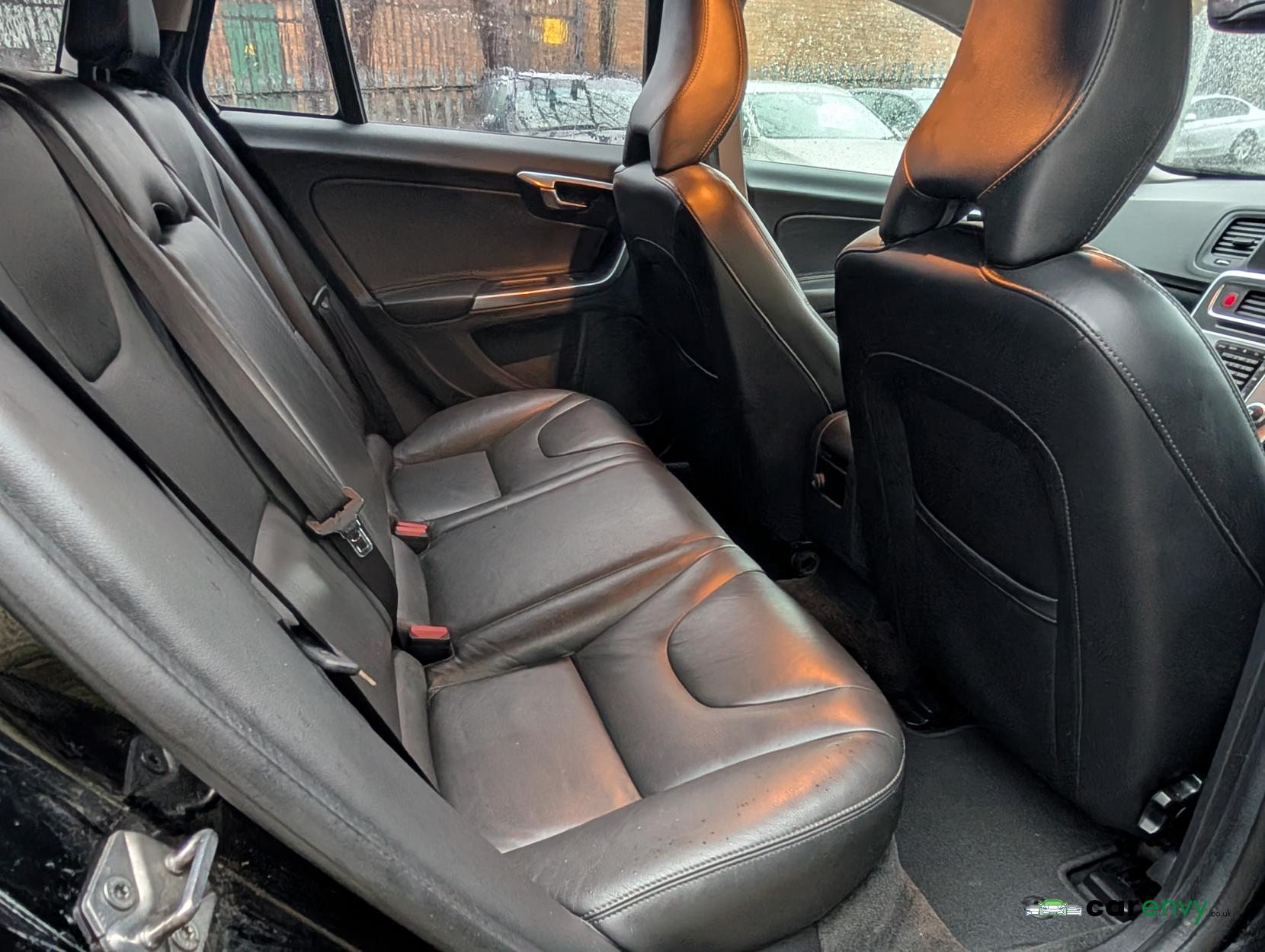 Volvo V60 Cross Country 2.4 D4 SE Nav Estate 5dr Diesel Auto AWD Euro 6 (s/s) (190 ps)