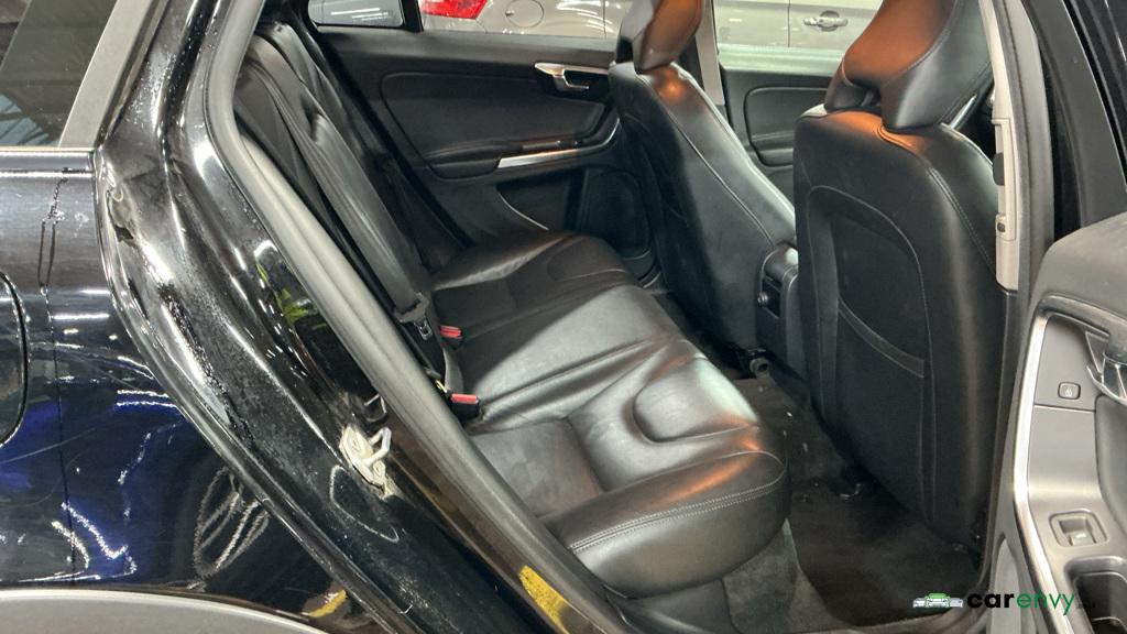 Volvo V60 Cross Country 2.4 D4 SE Nav Estate 5dr Diesel Auto AWD Euro 6 (s/s) (190 ps)