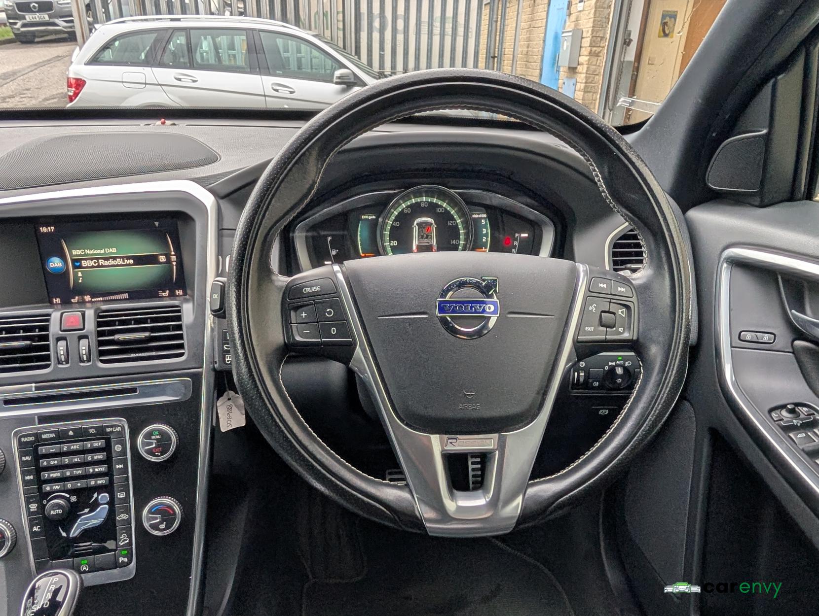 Volvo XC60 2.4 D5 R-Design Lux Nav SUV 5dr Diesel Auto AWD Euro 6 (s/s) (220 ps)