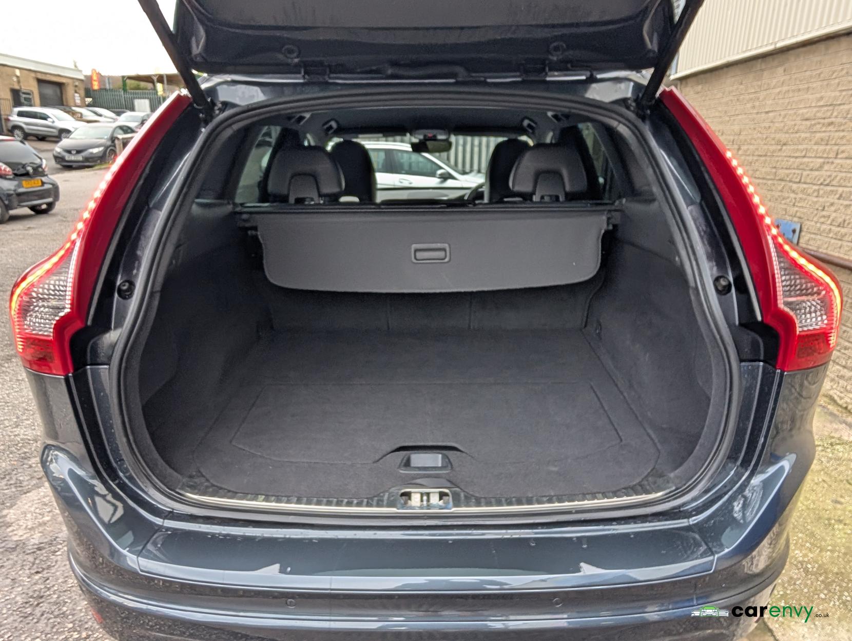 Volvo XC60 2.4 D5 R-Design Lux Nav SUV 5dr Diesel Auto AWD Euro 6 (s/s) (220 ps)