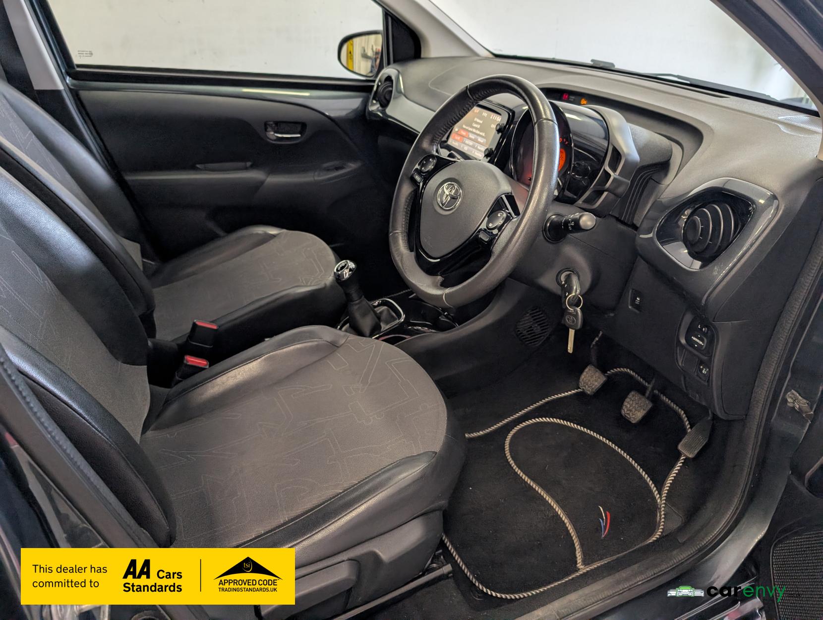 Toyota AYGO 1.0 VVT-i x-pression Hatchback 5dr Petrol Manual Euro 5 Euro 5 (68 ps)