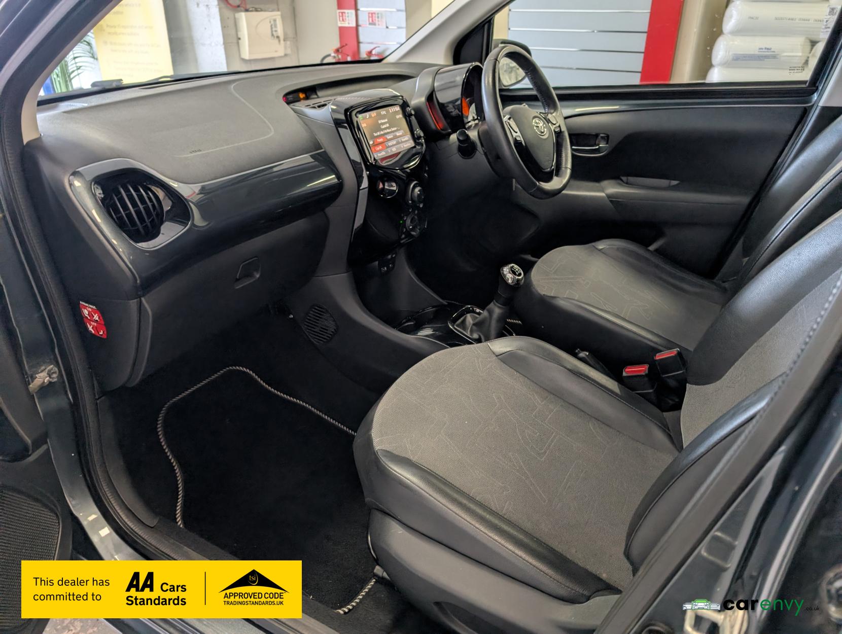 Toyota AYGO 1.0 VVT-i x-pression Hatchback 5dr Petrol Manual Euro 5 Euro 5 (68 ps)