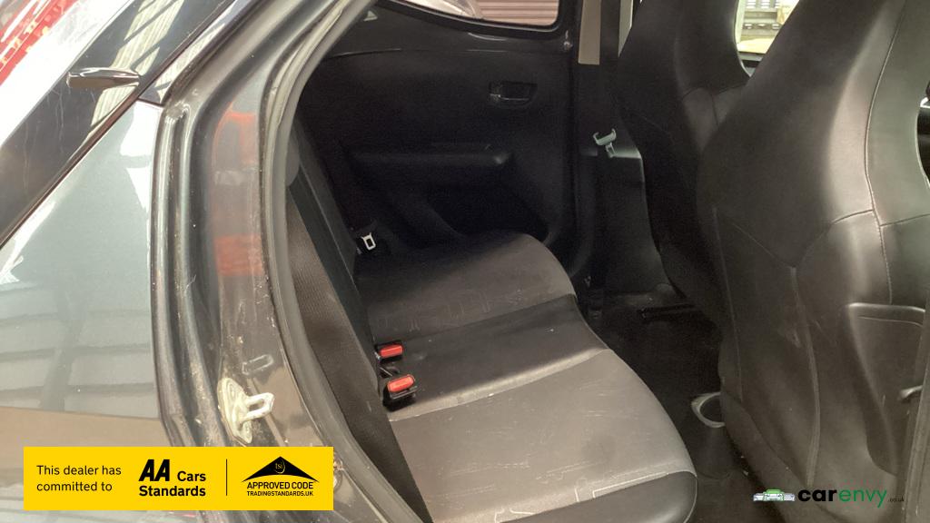 Toyota AYGO 1.0 VVT-i x-pression Hatchback 5dr Petrol Manual Euro 5 Euro 5 (68 ps)