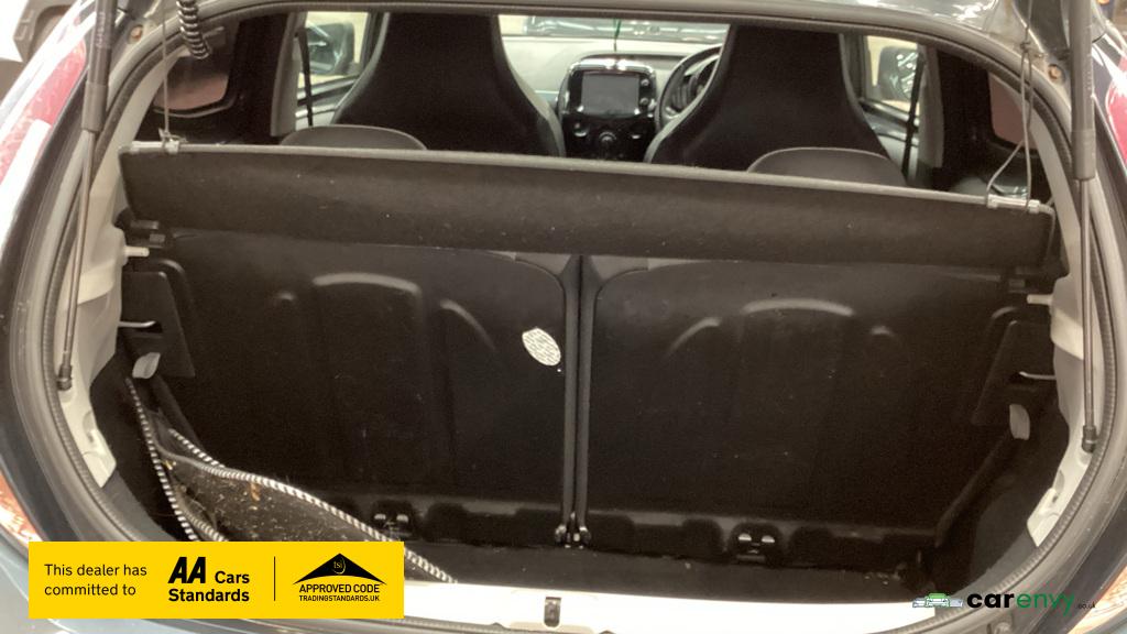 Toyota AYGO 1.0 VVT-i x-pression Hatchback 5dr Petrol Manual Euro 5 Euro 5 (68 ps)