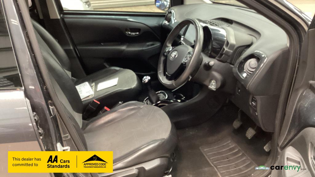 Toyota AYGO 1.0 VVT-i x-pression Hatchback 5dr Petrol Manual Euro 5 Euro 5 (68 ps)