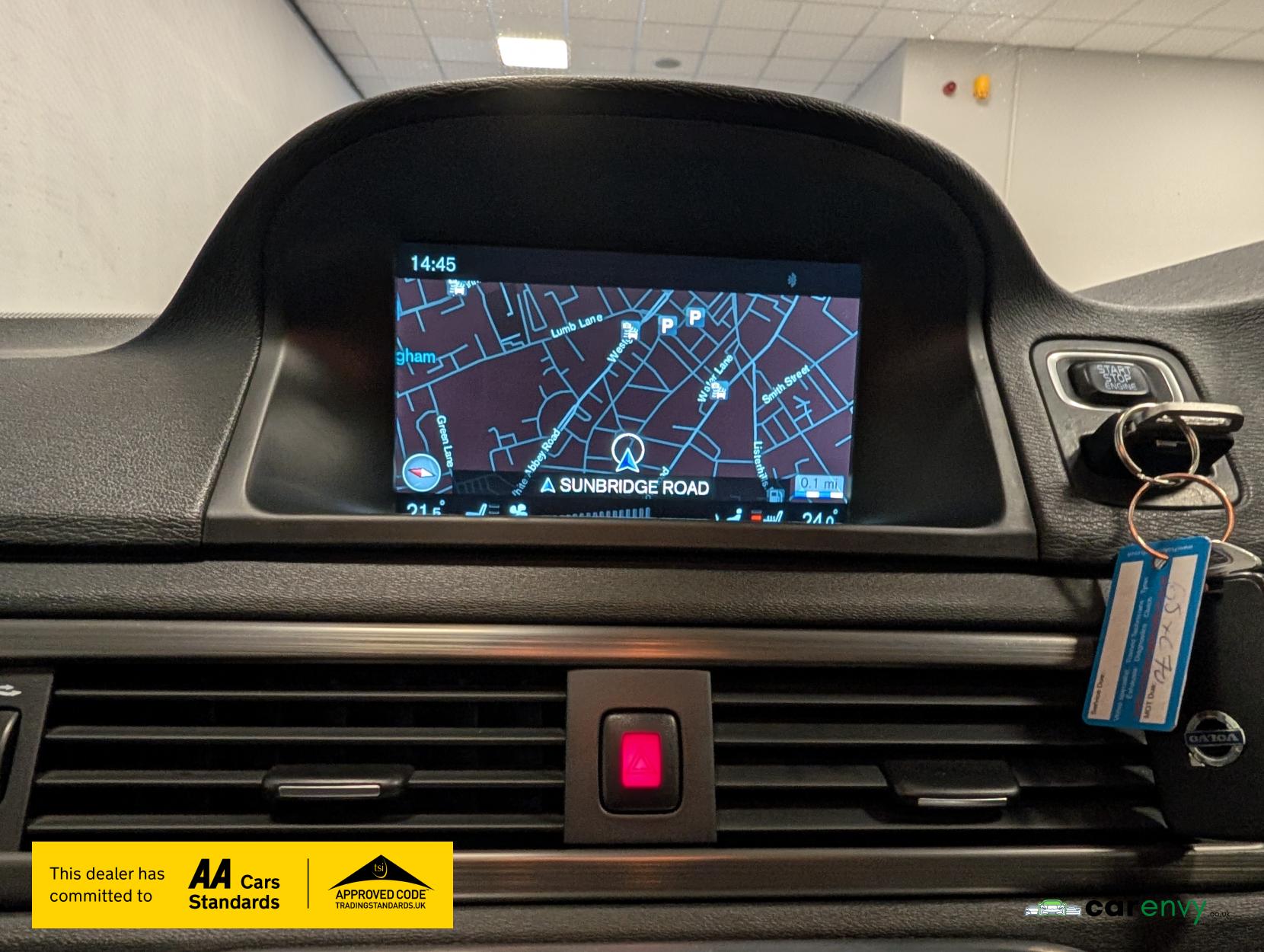 Volvo XC70 2.4 D5 SE Nav Estate 5dr Diesel Auto AWD Euro 6 (s/s) (220 ps)