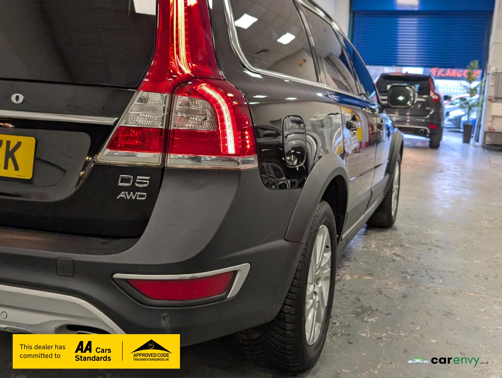 Volvo XC70 2.4 D5 SE Nav Estate 5dr Diesel Auto AWD Euro 6 (s/s) (220 ps)