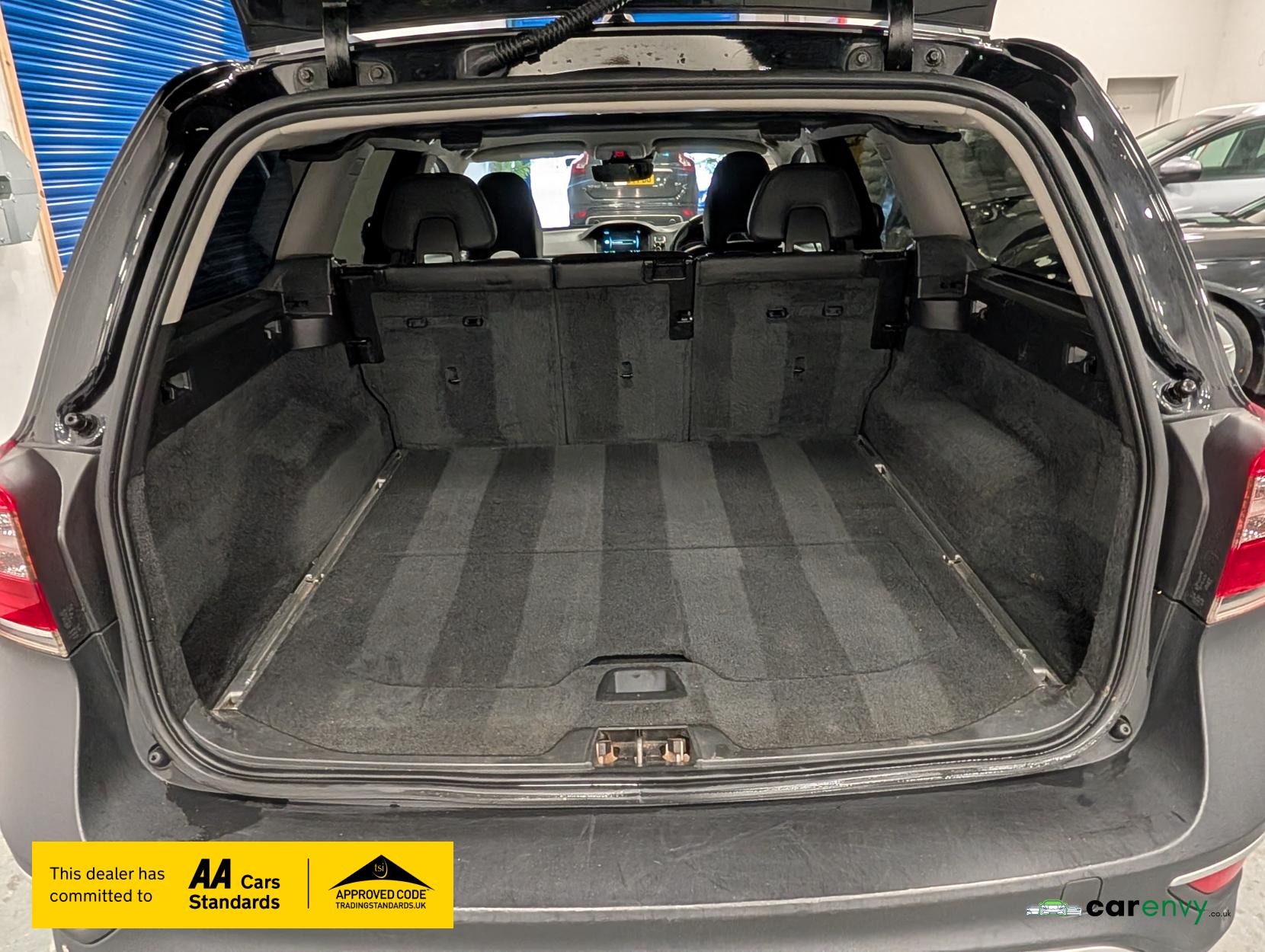 Volvo XC70 2.4 D5 SE Nav Estate 5dr Diesel Auto AWD Euro 6 (s/s) (220 ps)