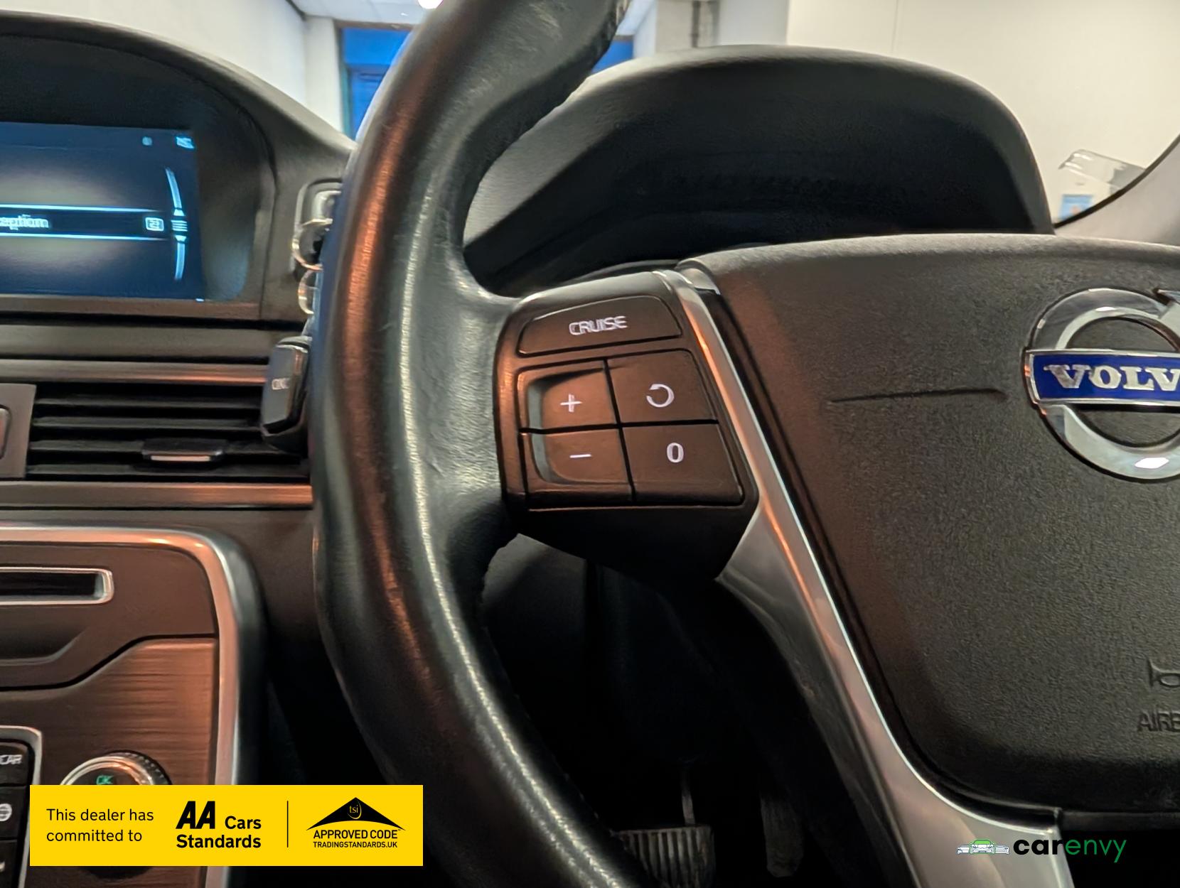 Volvo XC70 2.4 D5 SE Nav Estate 5dr Diesel Auto AWD Euro 6 (s/s) (220 ps)