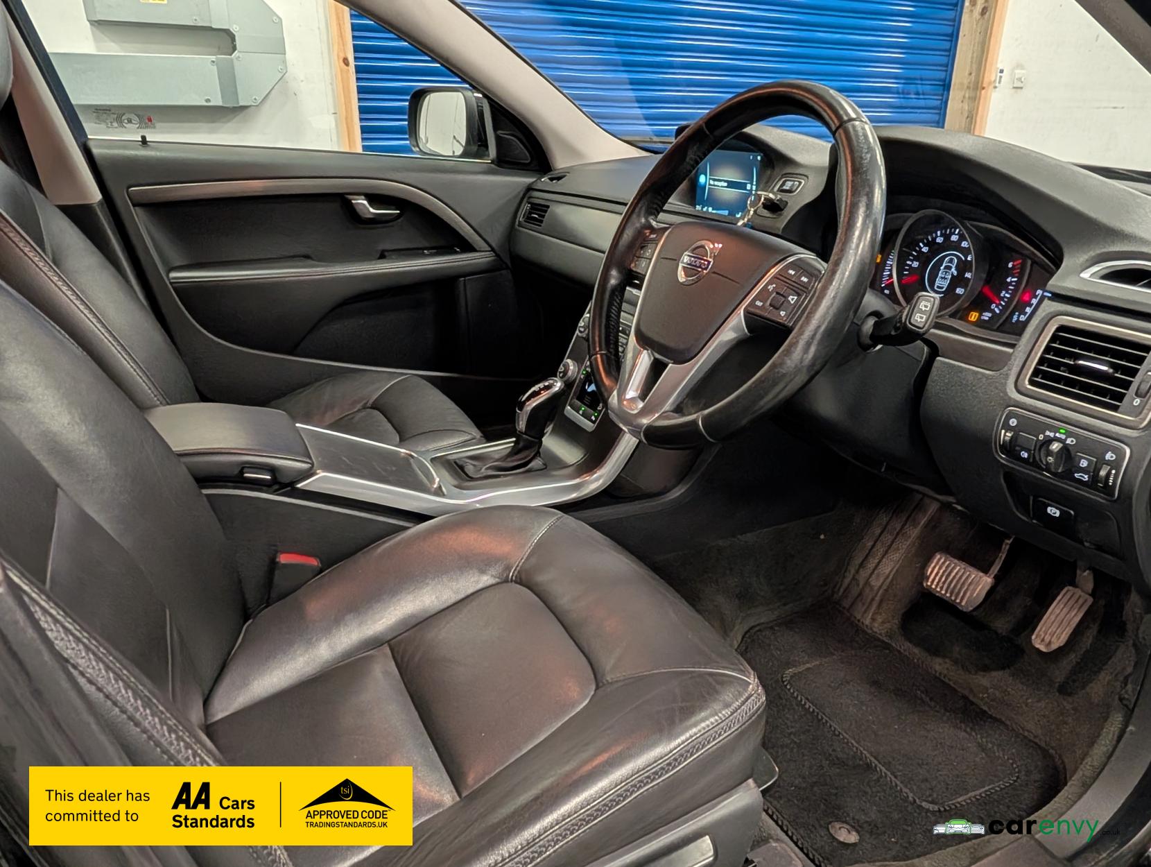 Volvo XC70 2.4 D5 SE Nav Estate 5dr Diesel Auto AWD Euro 6 (s/s) (220 ps)