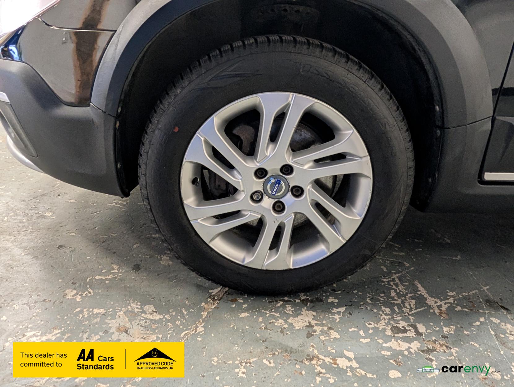 Volvo XC70 2.4 D5 SE Nav Estate 5dr Diesel Auto AWD Euro 6 (s/s) (220 ps)