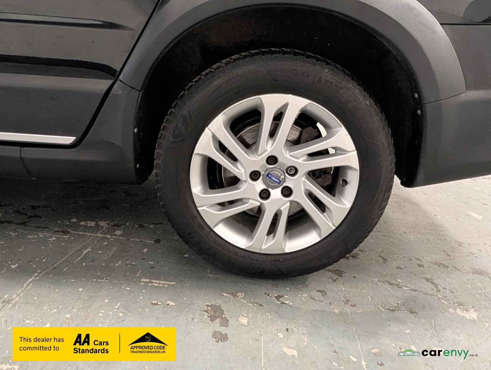 Volvo XC70 2.4 D5 SE Nav Estate 5dr Diesel Auto AWD Euro 6 (s/s) (220 ps)