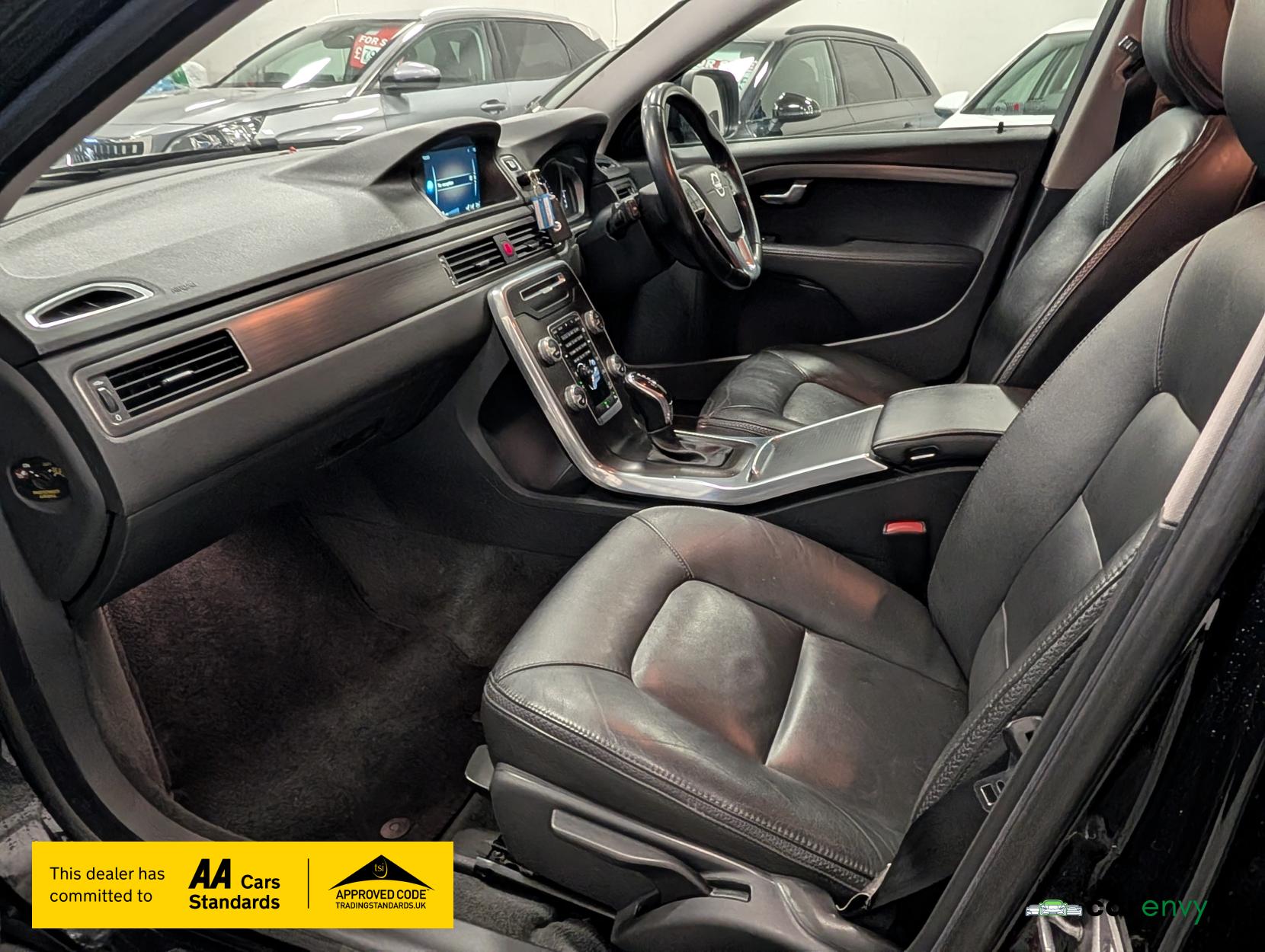 Volvo XC70 2.4 D5 SE Nav Estate 5dr Diesel Auto AWD Euro 6 (s/s) (220 ps)