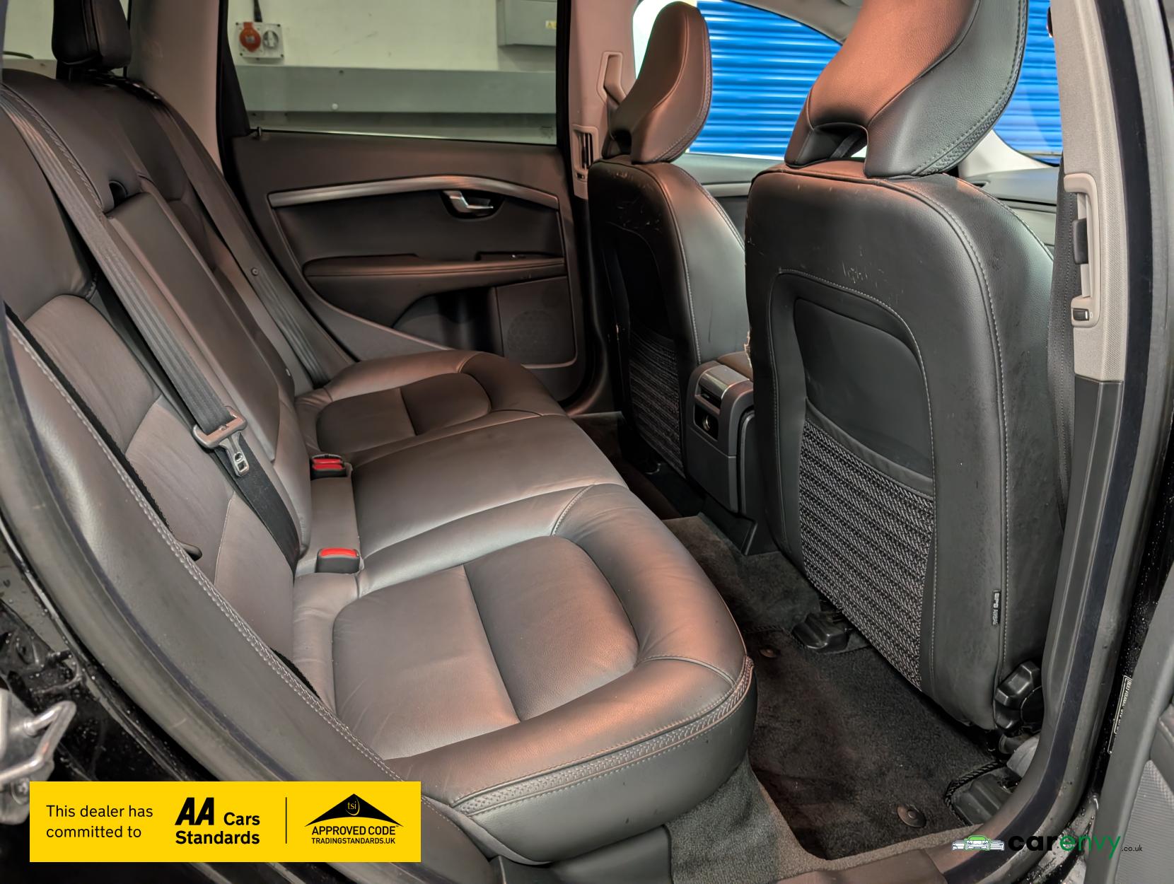 Volvo XC70 2.4 D5 SE Nav Estate 5dr Diesel Auto AWD Euro 6 (s/s) (220 ps)